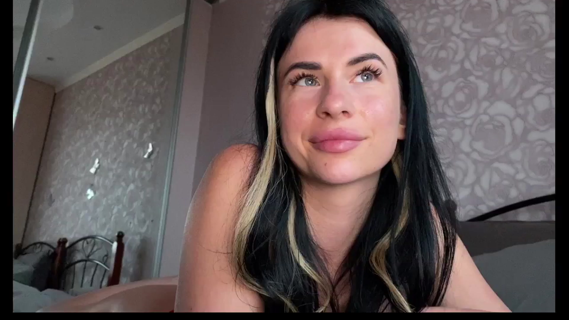 Gallery image thumbnail from Sweet_monic's myfreecams stream on, 06/07/2025, 17:13 image 1 of 20