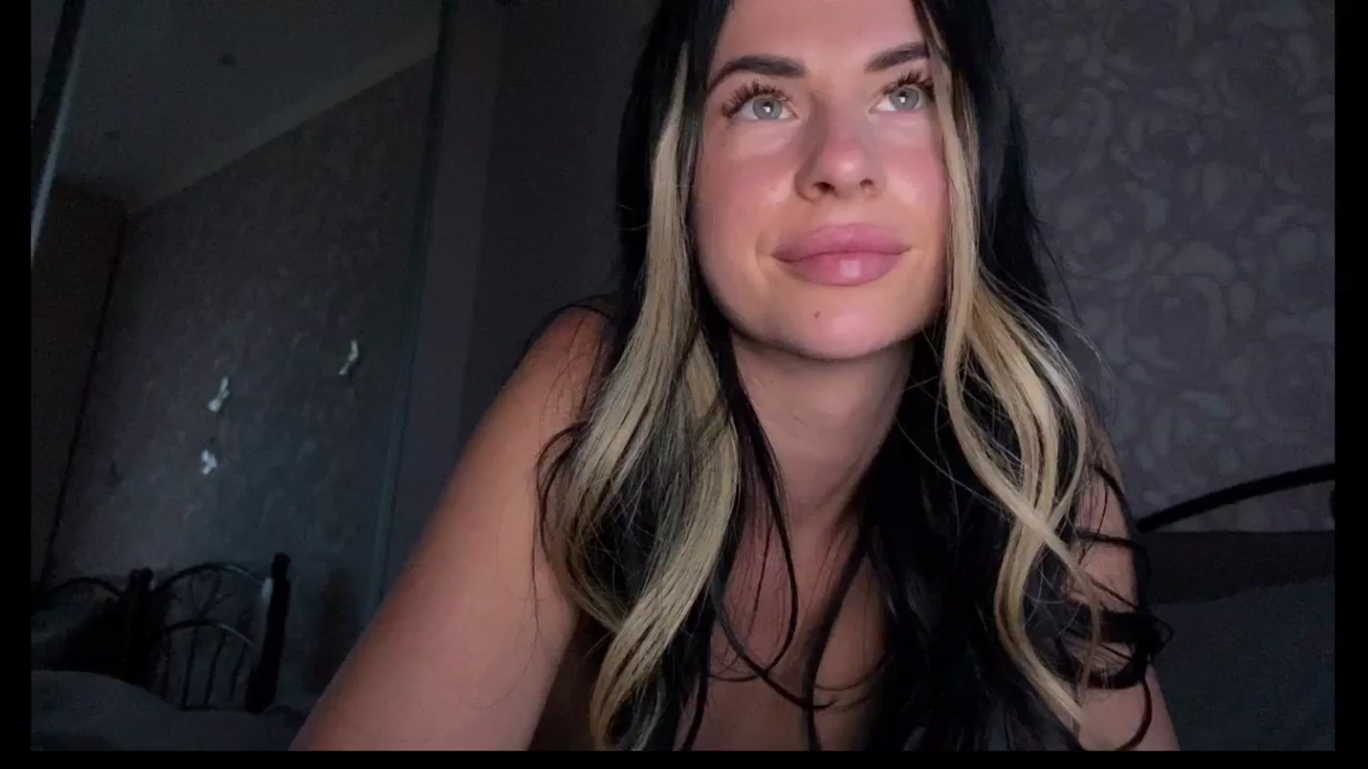 Gallery image thumbnail from Sweet_monic's myfreecams stream on, 06/07/2025, 17:13 image 18 of 20