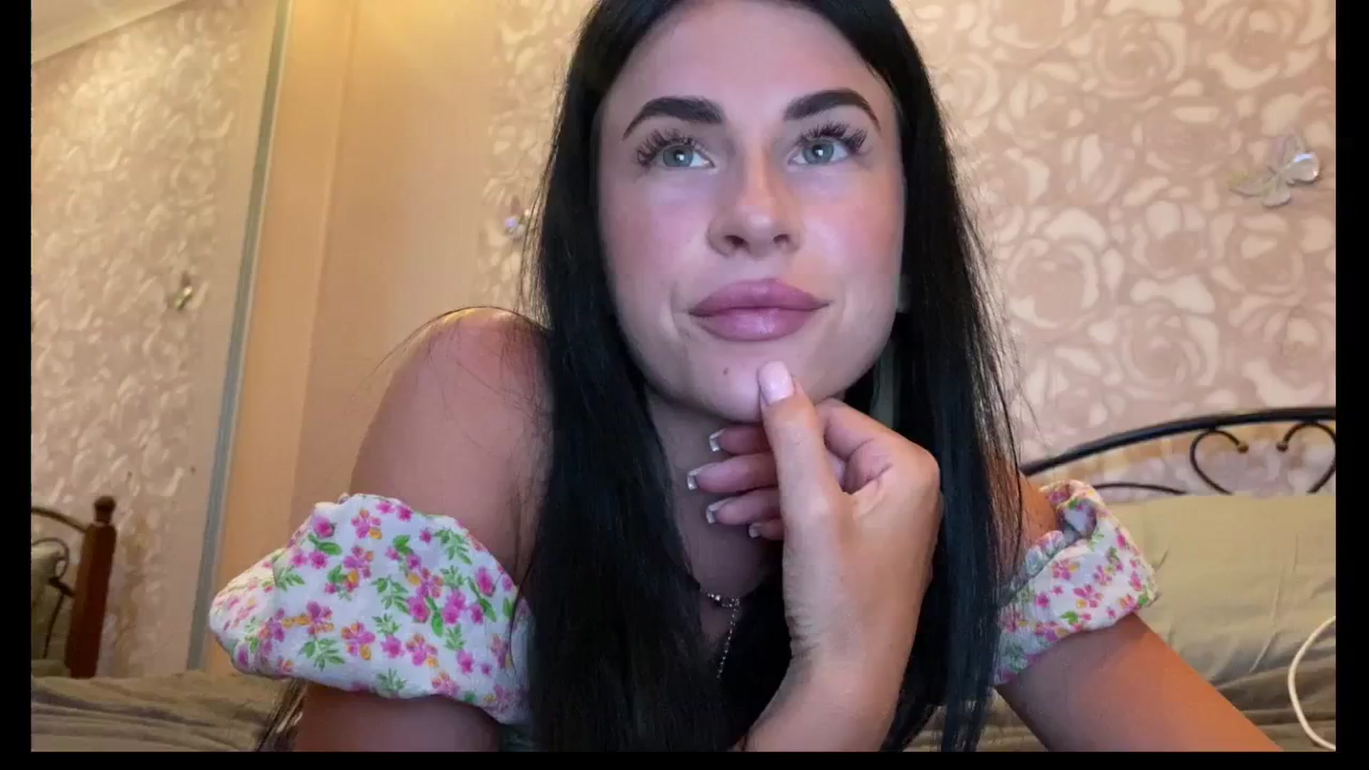 Gallery image thumbnail from Sweet_monic's myfreecams stream on, 06/13/2025, 18:24 image 16 of 20