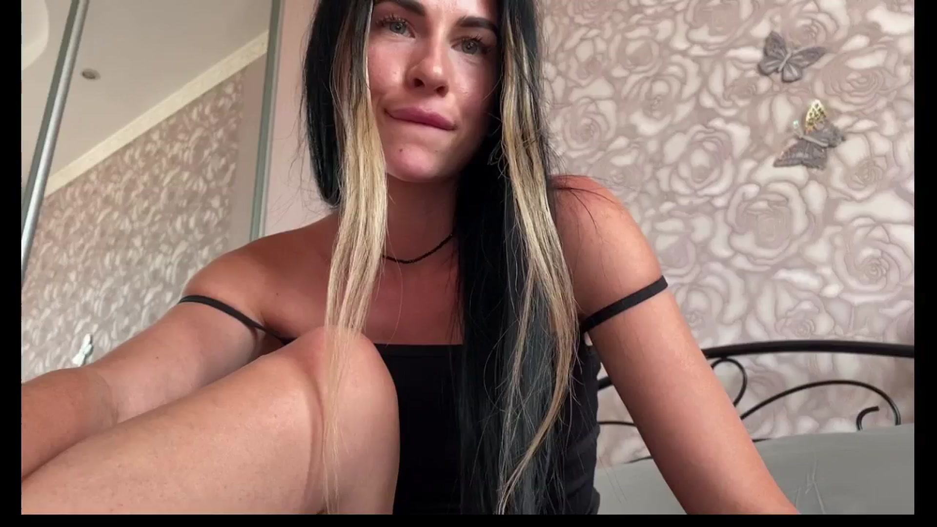 Gallery image thumbnail from Sweet_monic's myfreecams stream on, 06/14/2025, 13:50 image 20 of 20