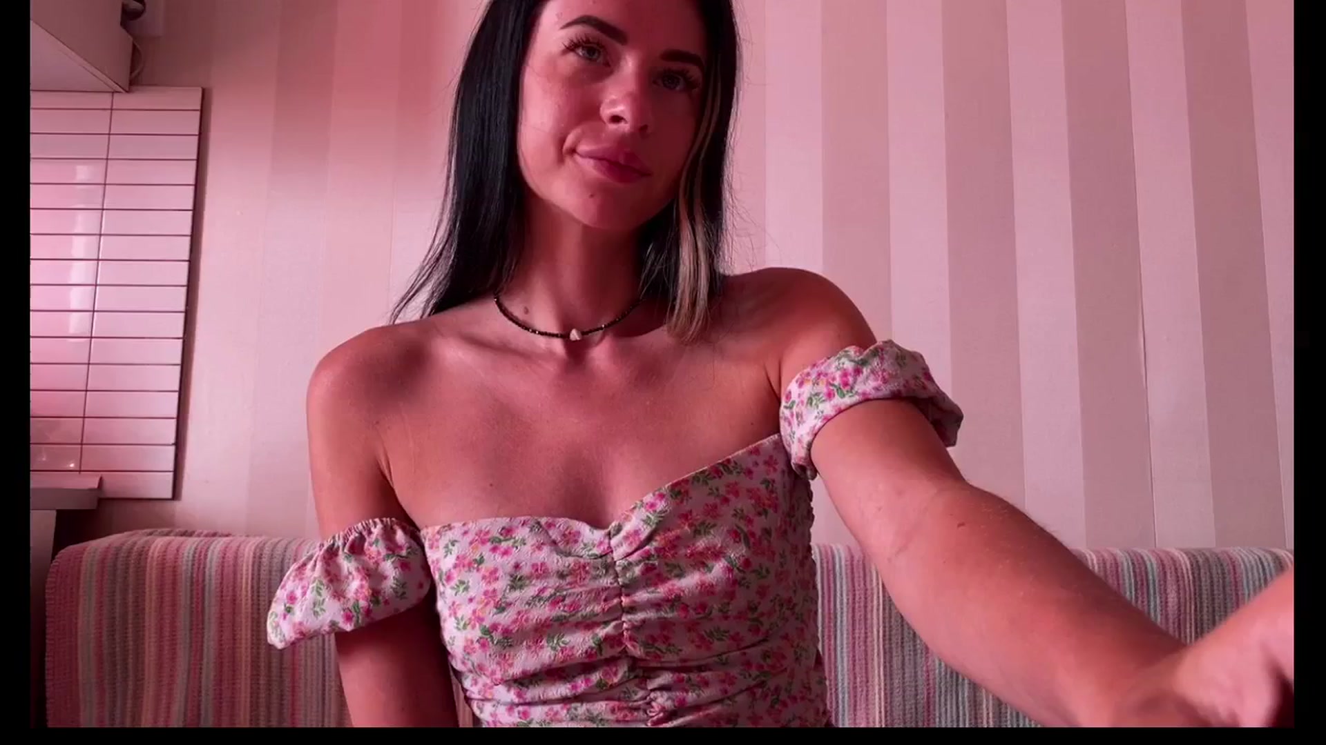 Gallery image thumbnail from Sweet_monic's myfreecams stream on, 06/15/2025, 07:59 image 14 of 20