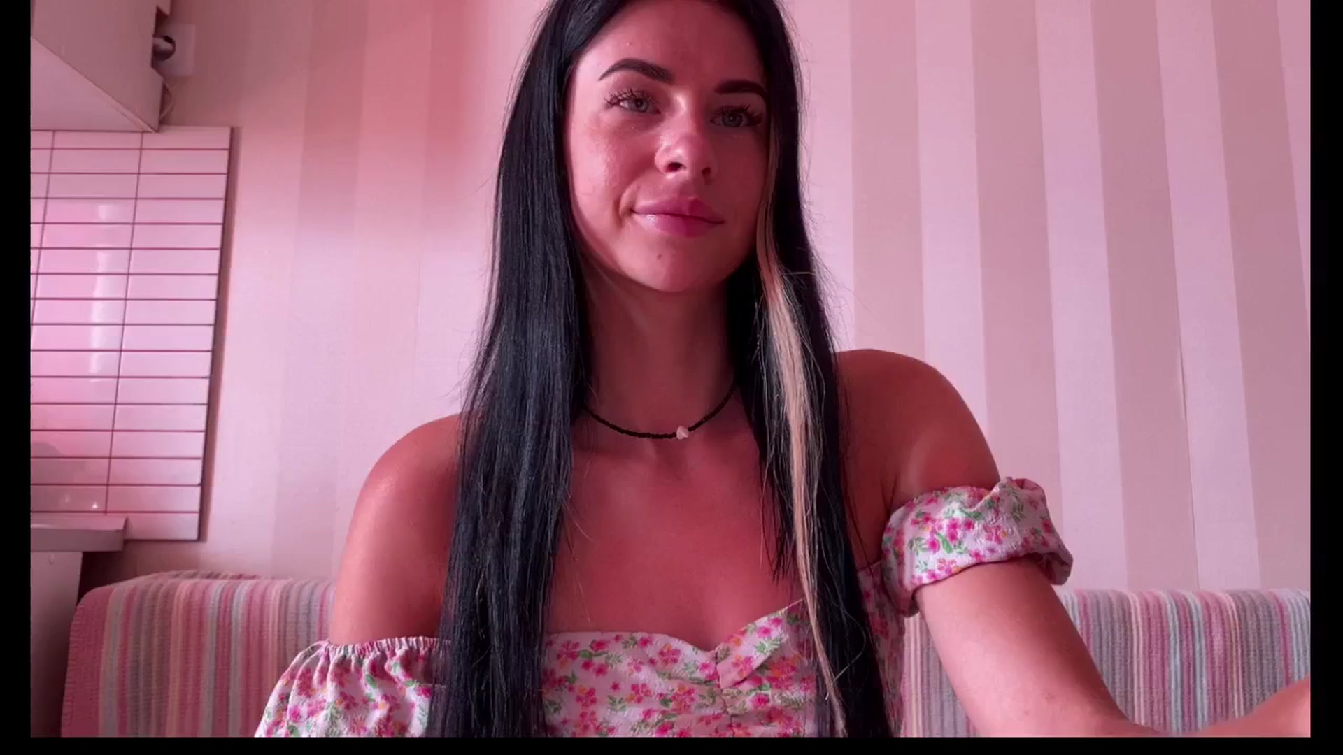 Gallery image thumbnail from Sweet_monic's myfreecams stream on, 06/15/2025, 08:17 image 3 of 20