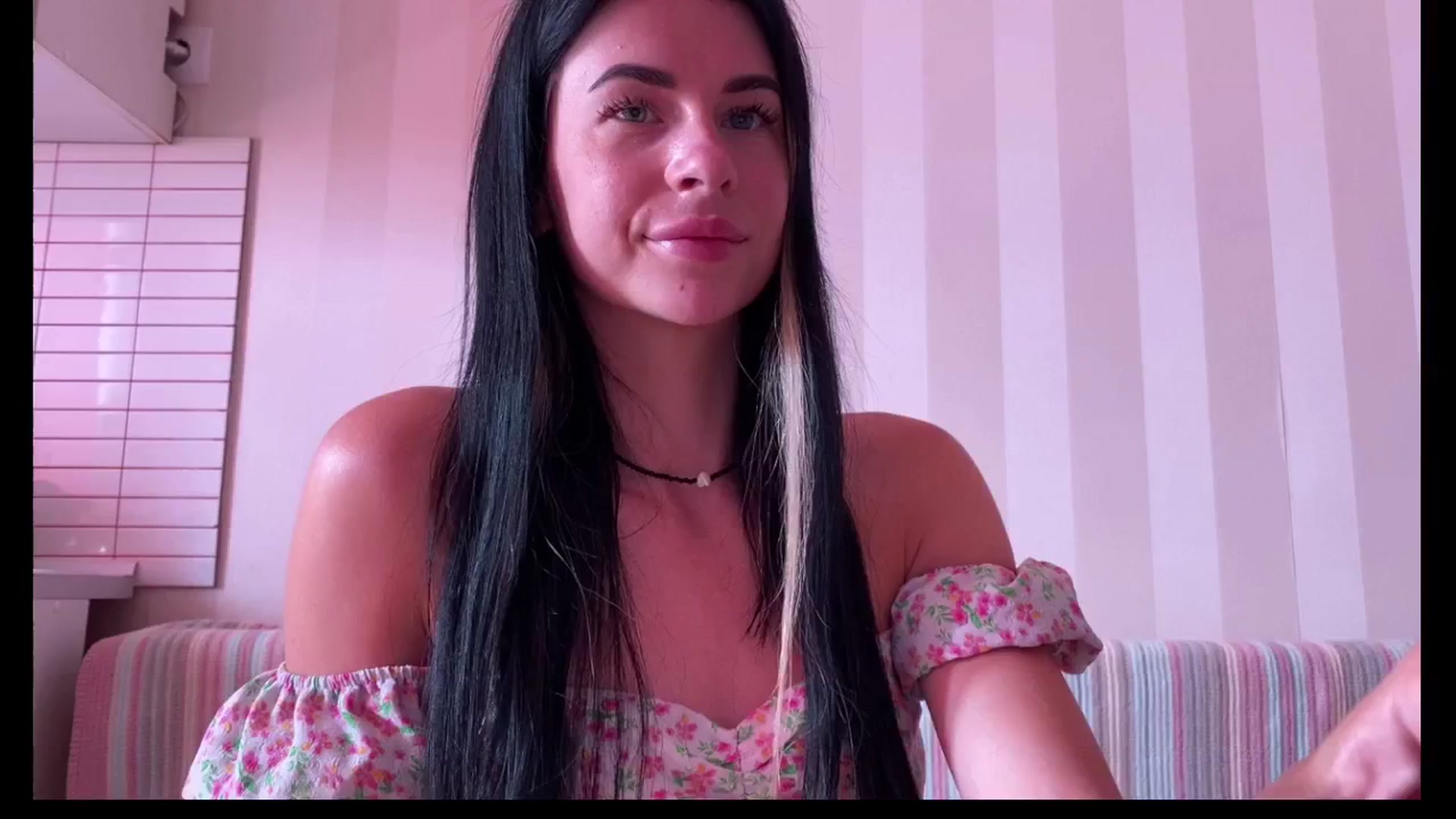 Gallery image thumbnail from Sweet_monic's myfreecams stream on, 06/15/2025, 08:17 image 8 of 20