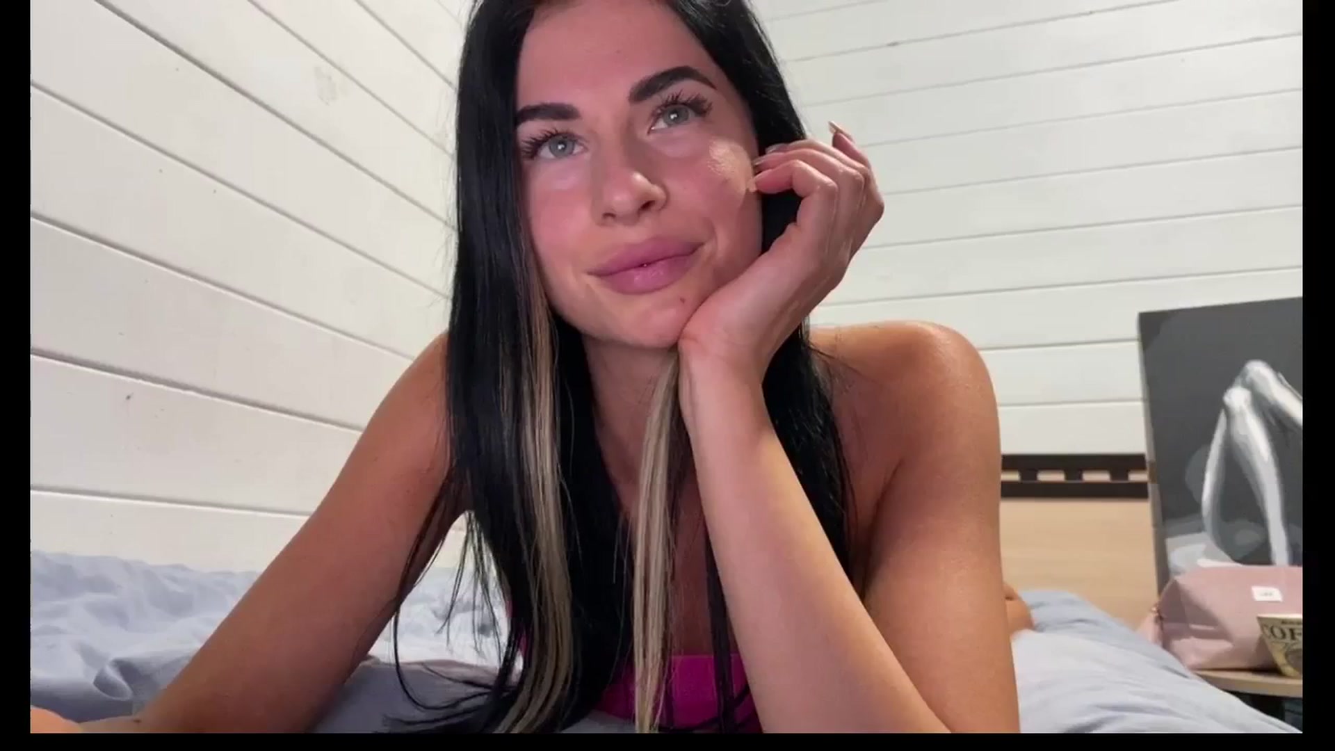 Gallery image thumbnail from Sweet_monic's myfreecams stream on, 08/03/2025, 18:22 image 1 of 20