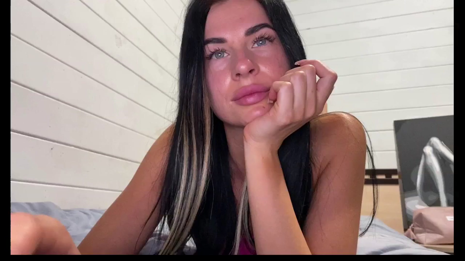 Gallery image thumbnail from Sweet_monic's myfreecams stream on, 08/04/2025, 01:15 image 13 of 20