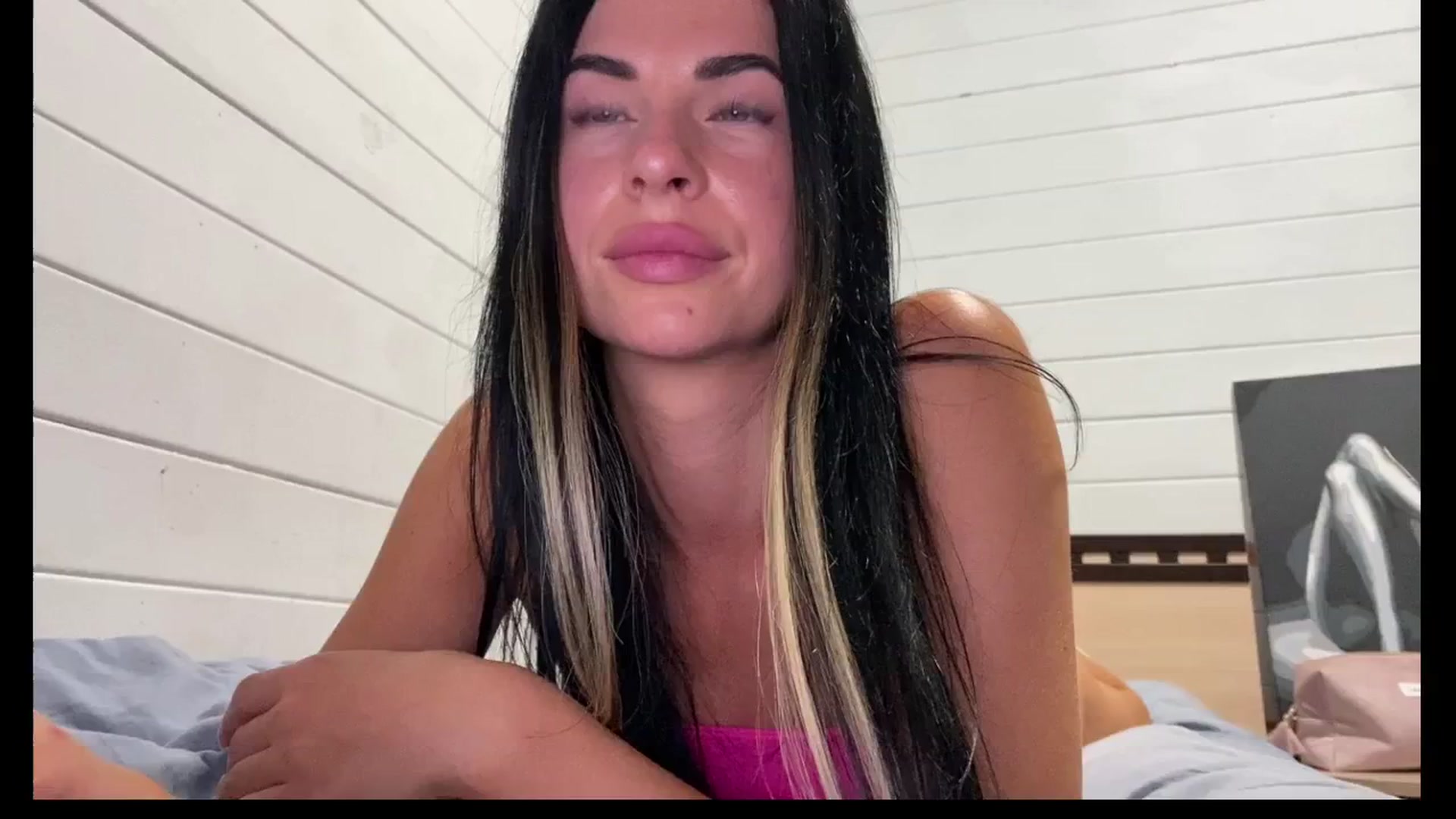Gallery image thumbnail from Sweet_monic's myfreecams stream on, 08/04/2025, 01:15 image 16 of 20