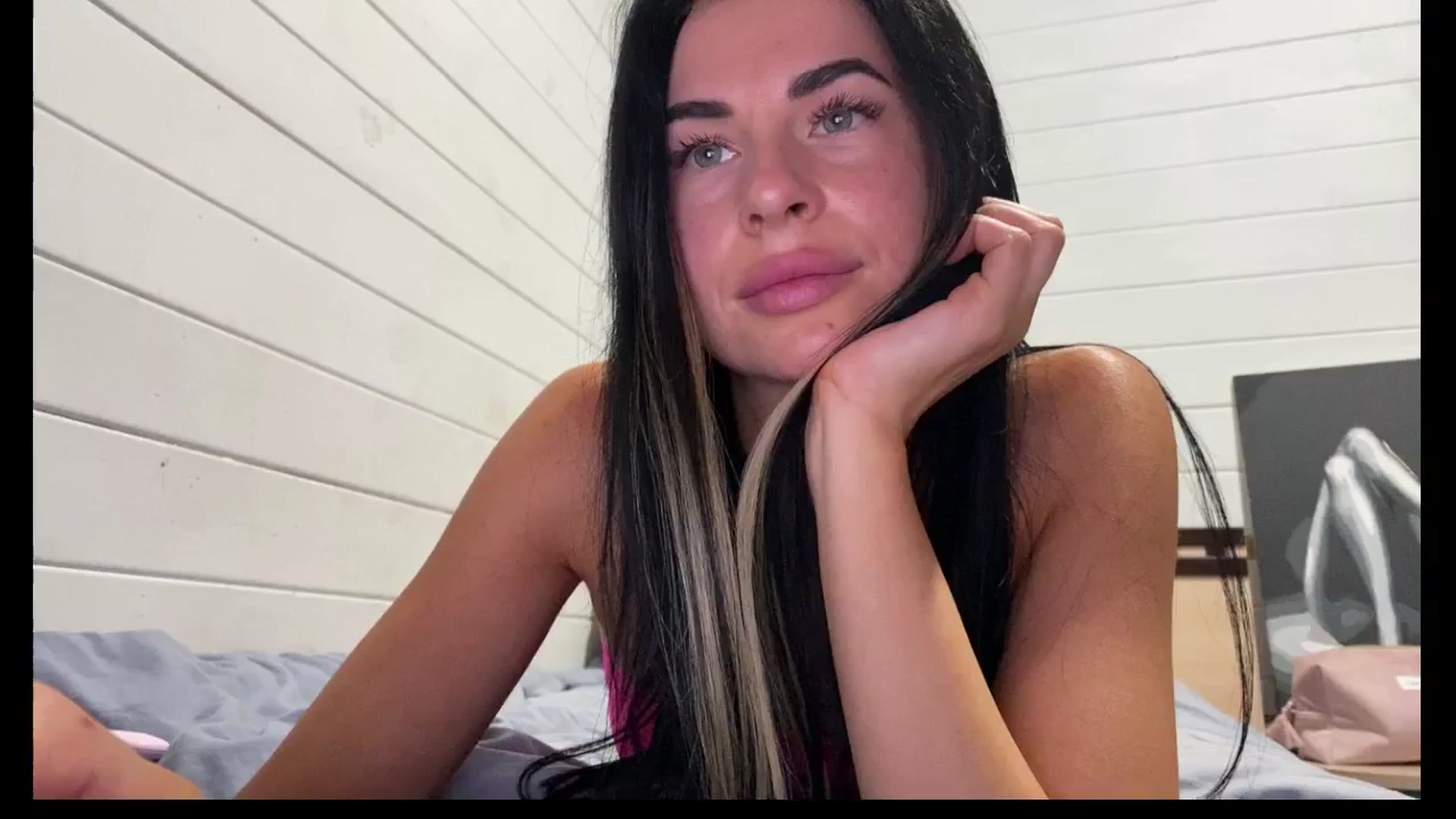 Gallery image thumbnail from Sweet_monic's myfreecams stream on, 08/04/2025, 01:15 image 12 of 20