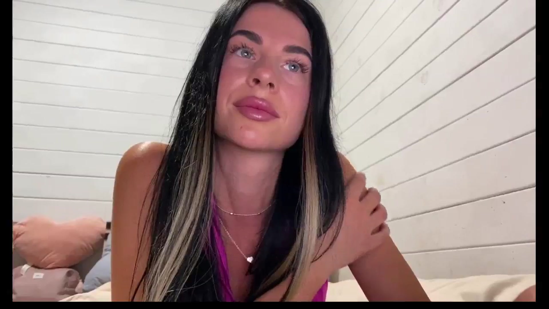 Gallery image thumbnail from Sweet_monic's myfreecams stream on, 08/16/2025, 18:13 image 6 of 20