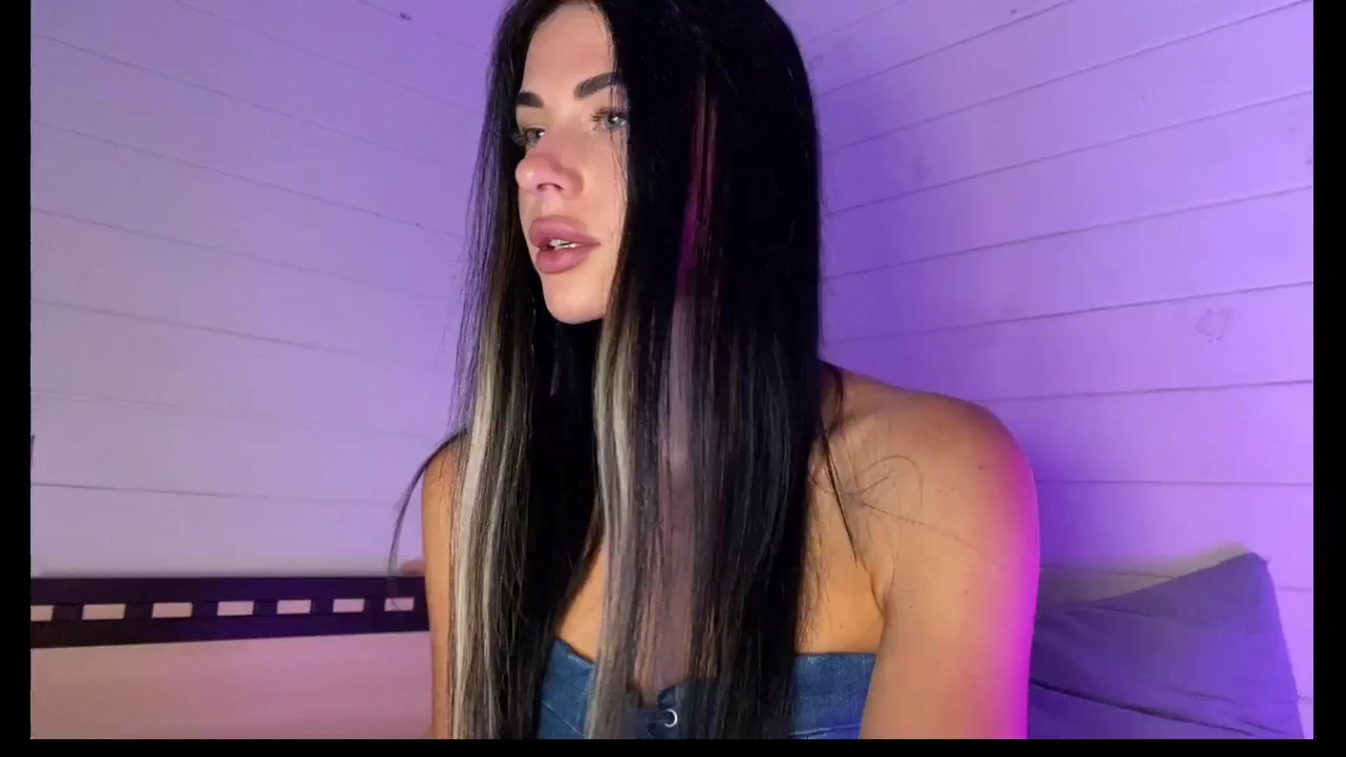 Gallery image thumbnail from Sweet_monic's myfreecams stream on, 08/17/2025, 17:40 image 3 of 20