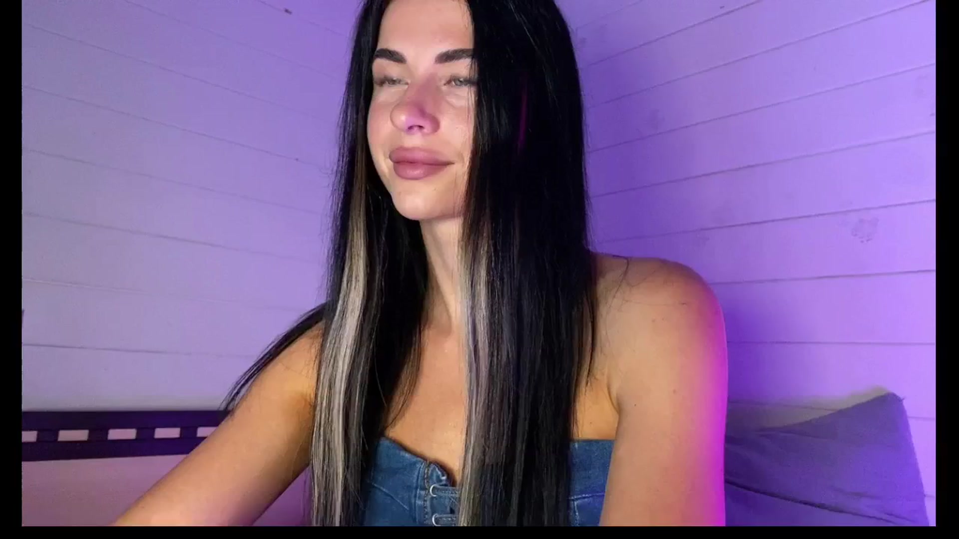 Gallery image thumbnail from Sweet_monic's myfreecams stream on, 08/17/2025, 17:40 image 4 of 20