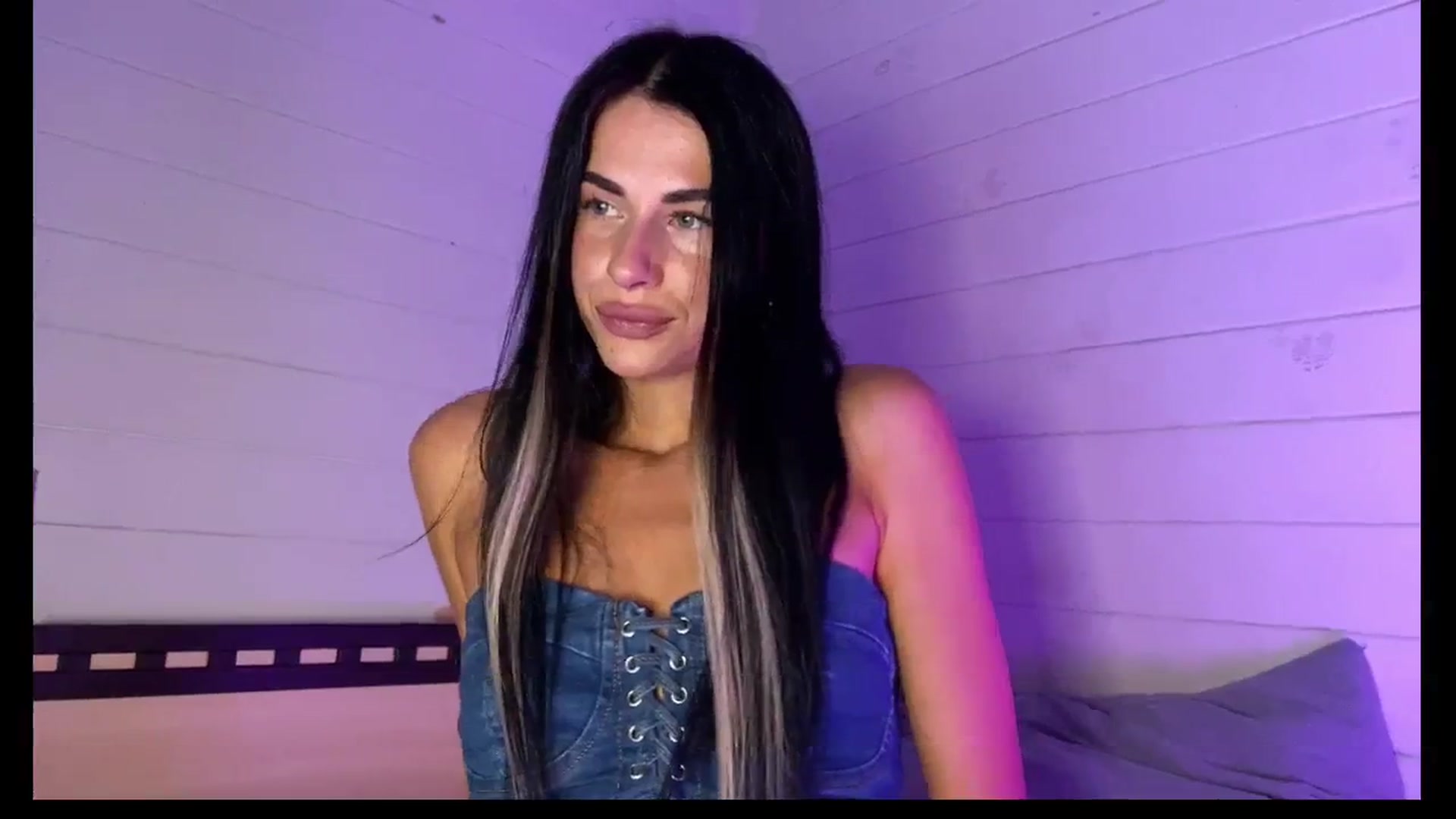 Gallery image thumbnail from Sweet_monic's myfreecams stream on, 08/17/2025, 17:40 image 12 of 20