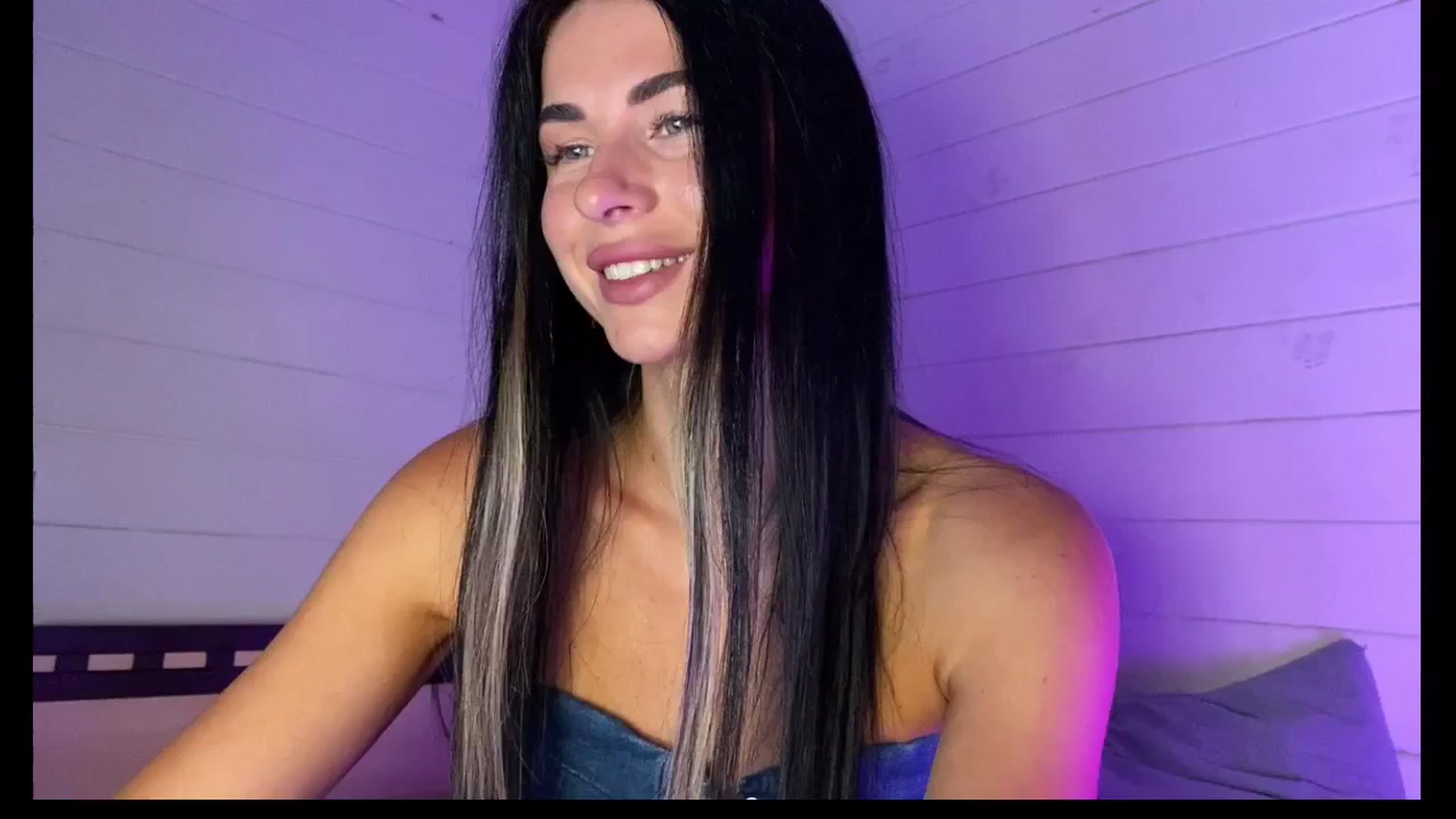 Gallery image thumbnail from Sweet_monic's myfreecams stream on, 08/17/2025, 17:40 image 6 of 20