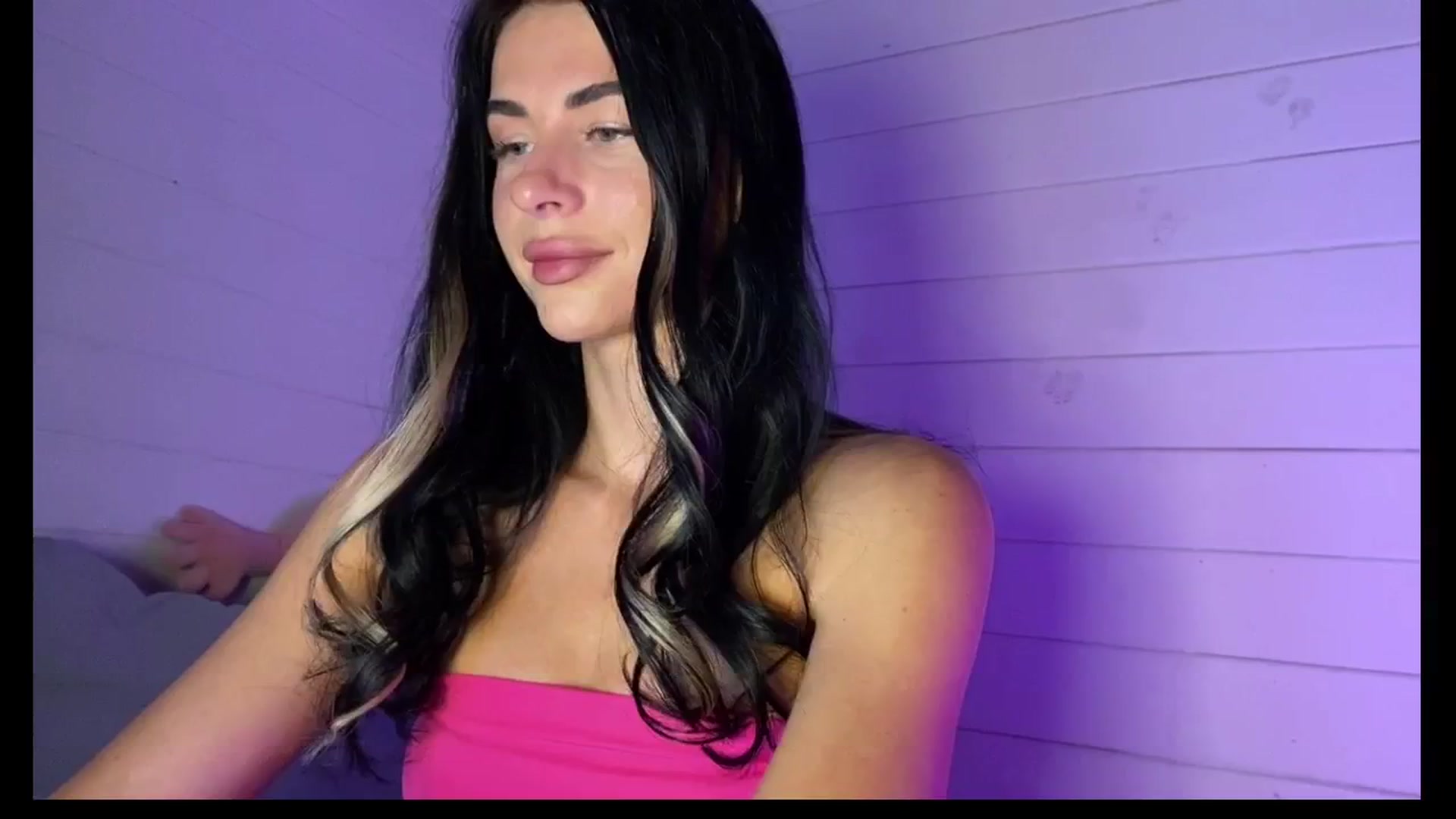 Gallery image thumbnail from Sweet_monic's myfreecams stream on, 08/18/2025, 17:14 image 3 of 20