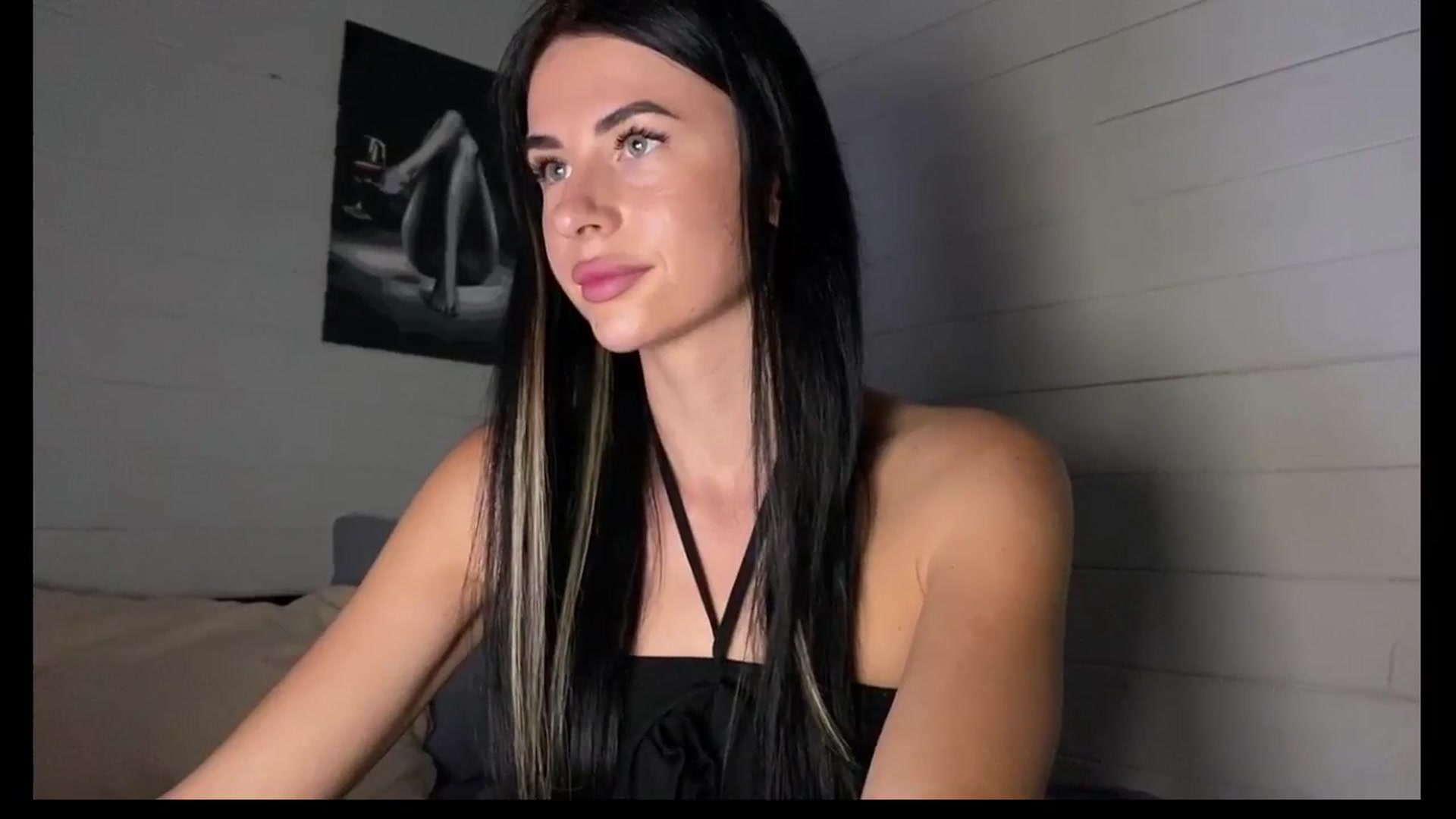 Gallery image thumbnail from Sweet_monic's myfreecams stream on, 08/29/2025, 15:32 image 9 of 20