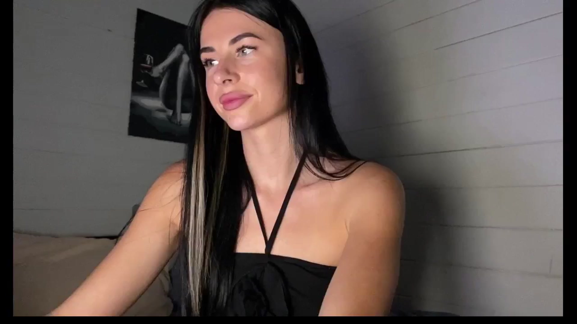 Gallery image thumbnail from Sweet_monic's myfreecams stream on, 08/29/2025, 15:32 image 2 of 20