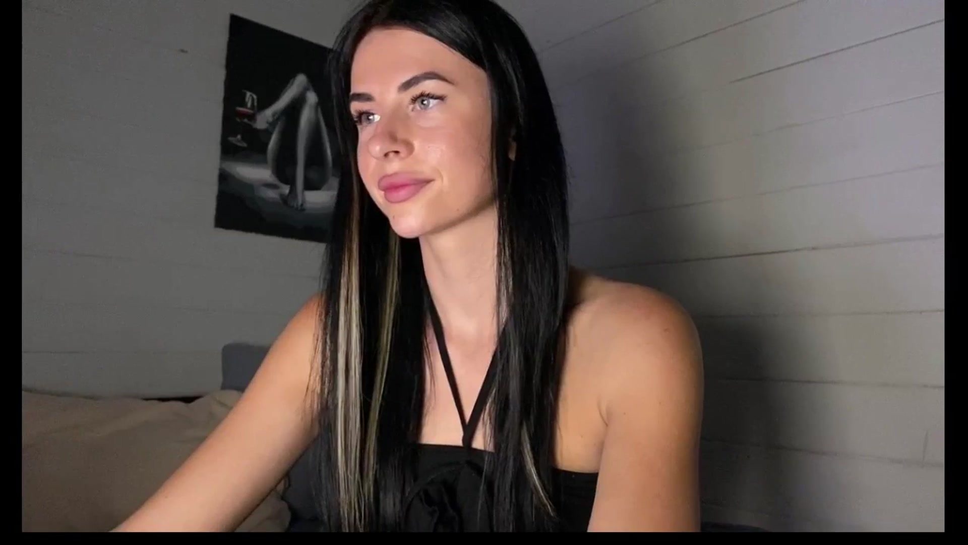 Gallery image thumbnail from Sweet_monic's myfreecams stream on, 08/29/2025, 15:32 image 17 of 20