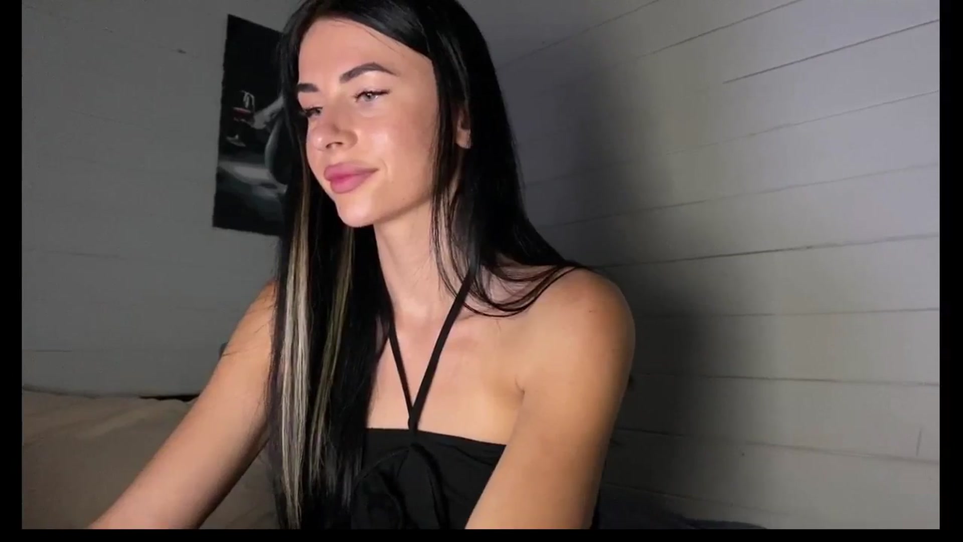 Gallery image thumbnail from Sweet_monic's myfreecams stream on, 08/29/2025, 15:32 image 3 of 20
