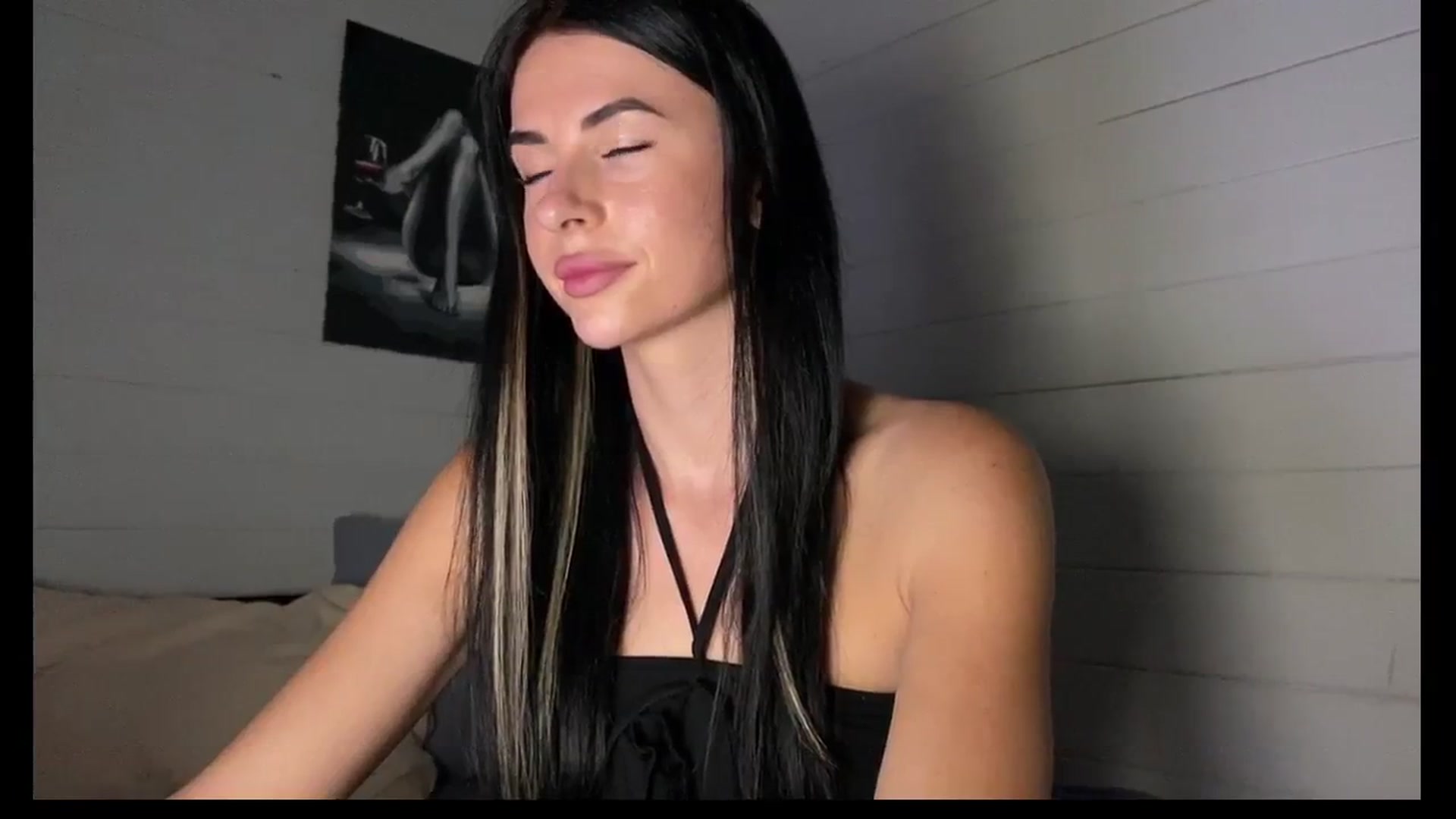 Gallery image thumbnail from Sweet_monic's myfreecams stream on, 08/29/2025, 15:32 image 12 of 20