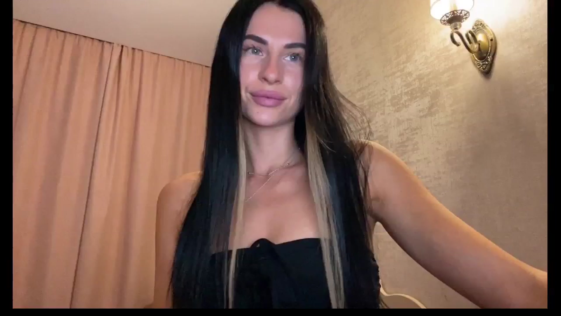 Gallery image thumbnail from Sweet_monic's myfreecams stream on, 11/16/2025, 17:43 image 2 of 20