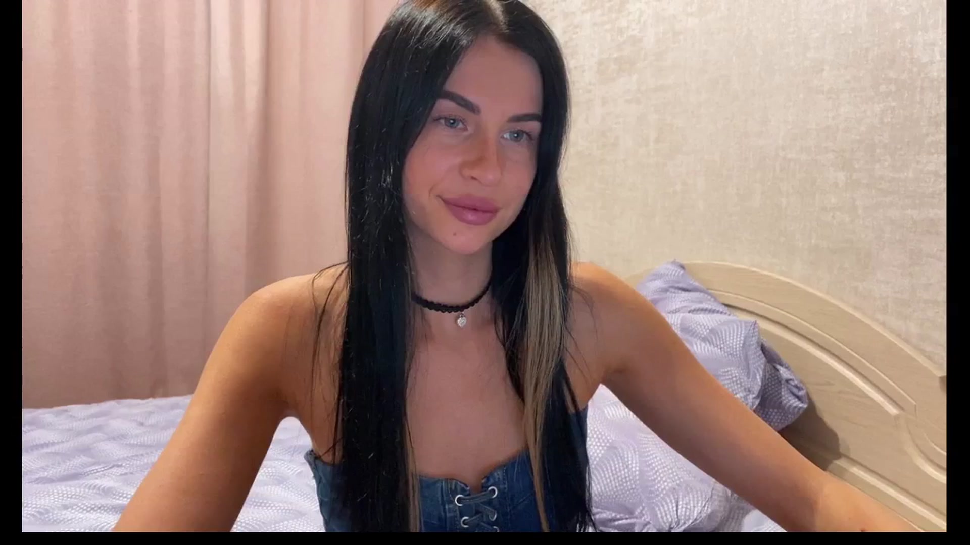 Gallery image thumbnail from Sweet_monic's myfreecams stream on, 11/30/2025, 03:01 image 10 of 20