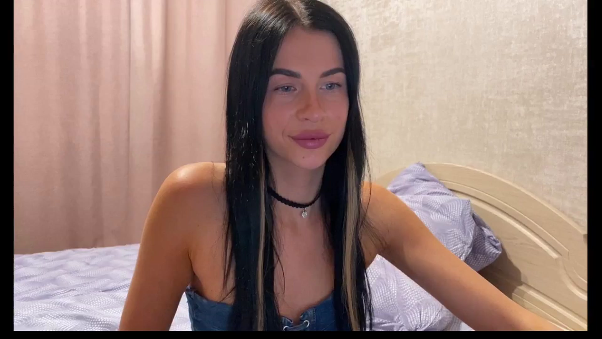 Gallery image thumbnail from Sweet_monic's myfreecams stream on, 11/30/2025, 03:01 image 14 of 20