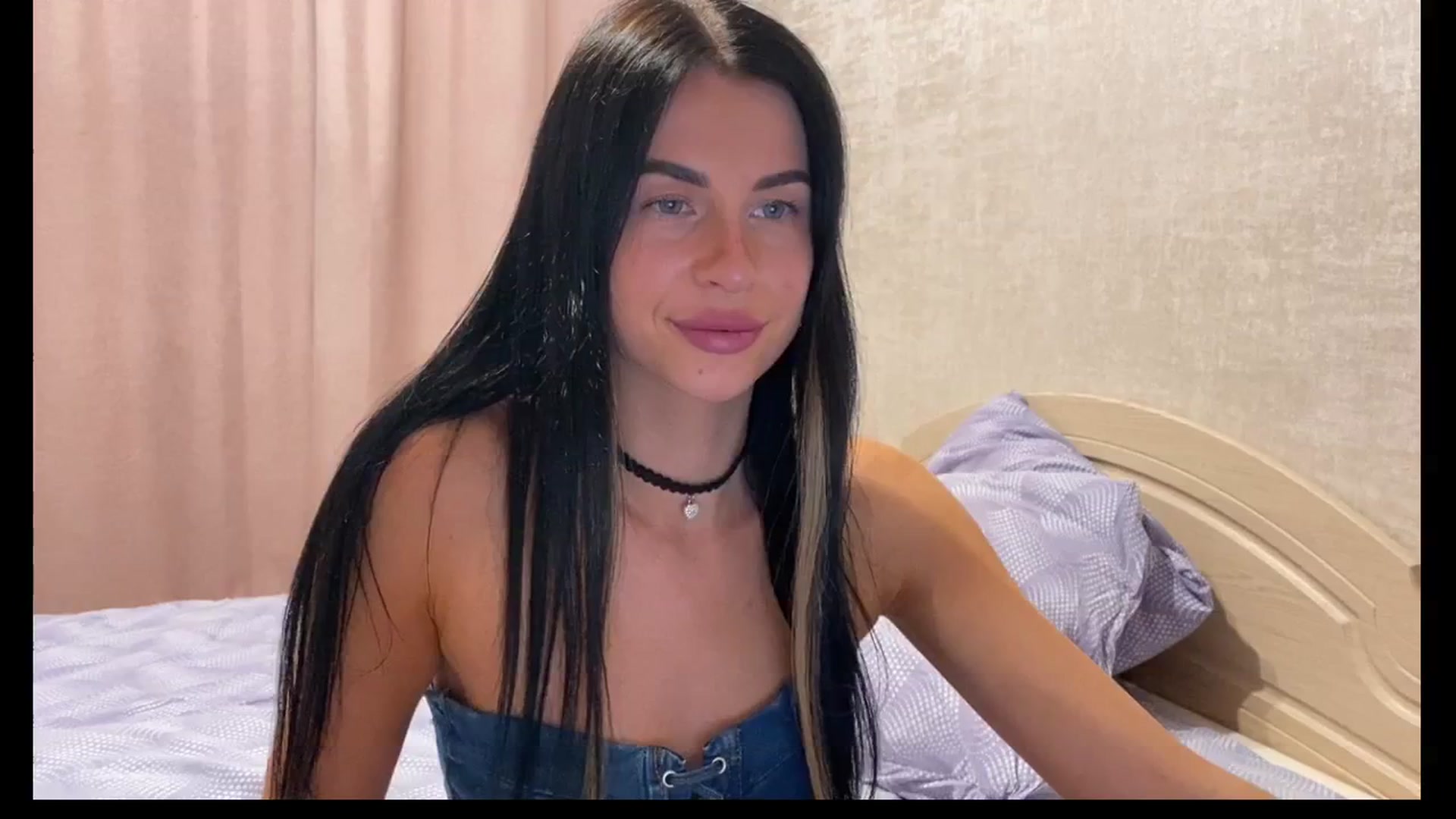 Gallery image thumbnail from Sweet_monic's myfreecams stream on, 11/30/2025, 03:01 image 18 of 20