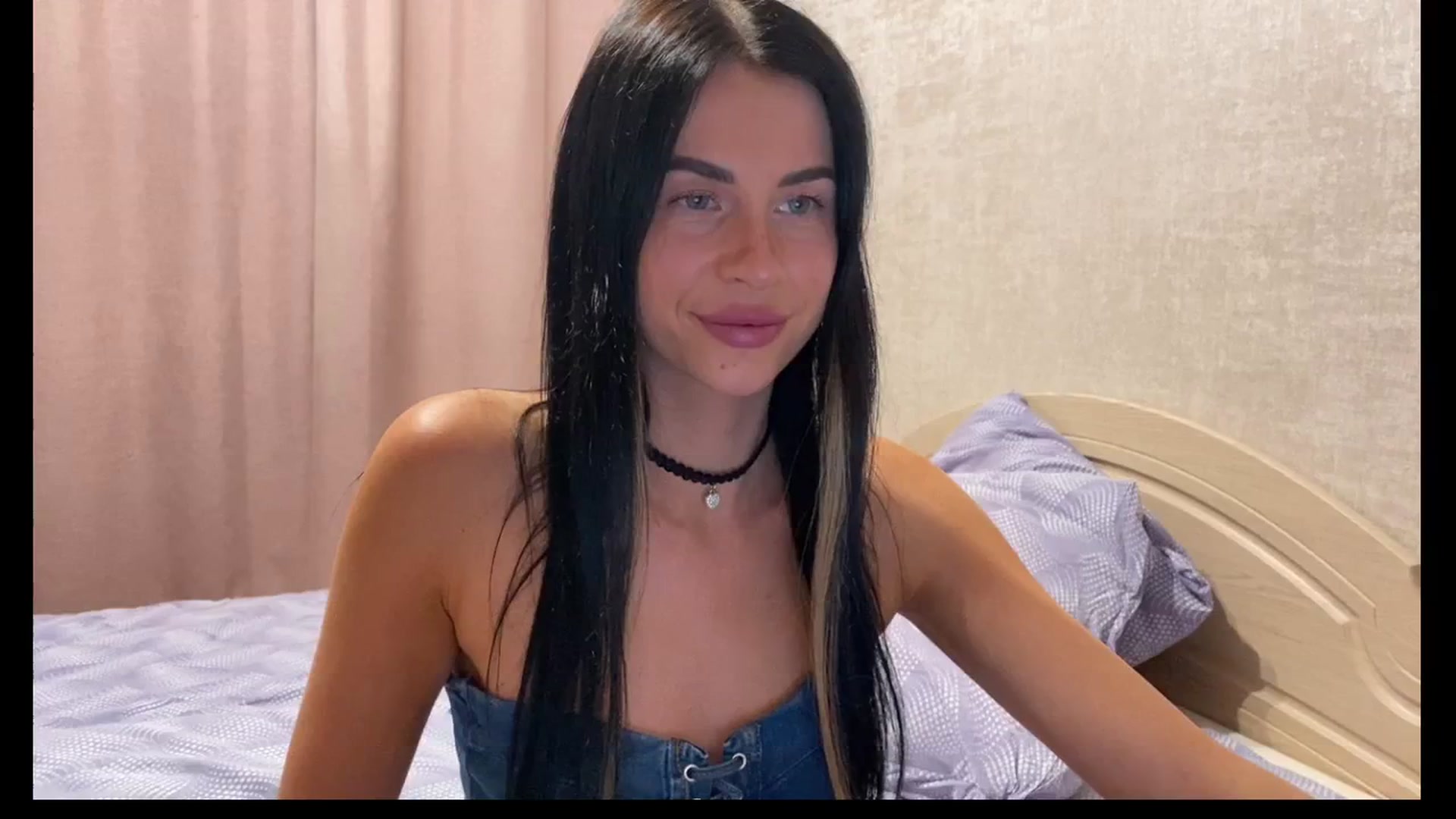 Gallery image thumbnail from Sweet_monic's myfreecams stream on, 11/30/2025, 03:01 image 17 of 20