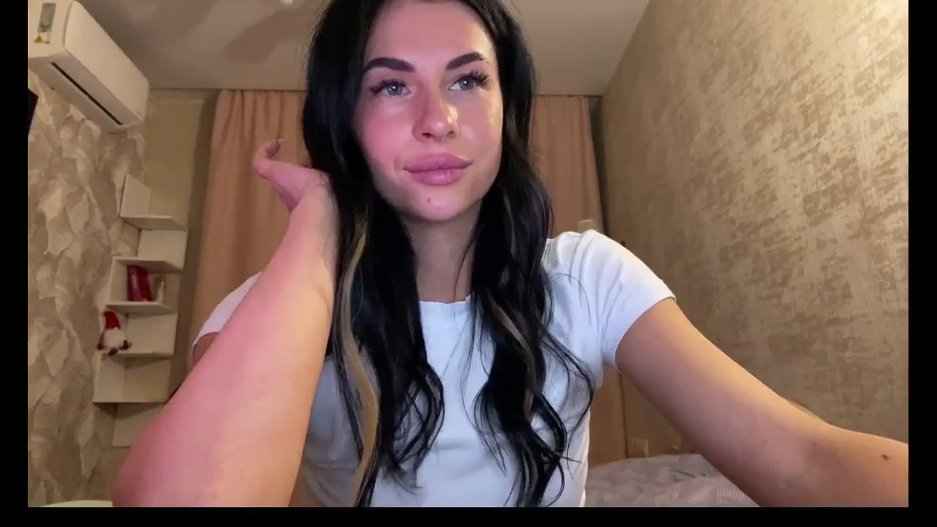 Gallery image thumbnail from Sweet_monic's myfreecams stream on, 12/07/2025, 17:56 image 20 of 20
