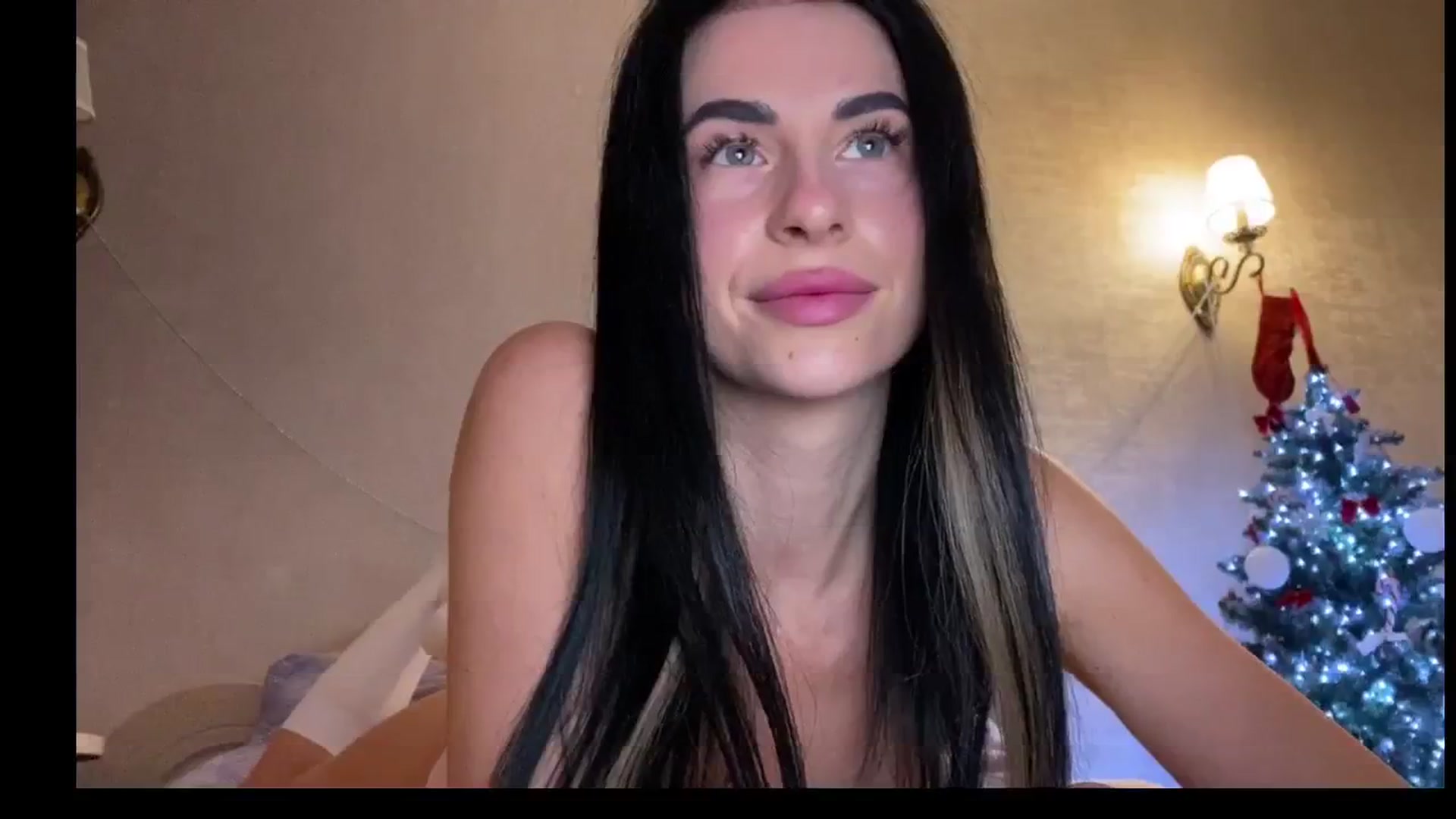 Gallery image thumbnail from Sweet_monic's myfreecams stream on, 01/03/2026, 21:30 image 16 of 20