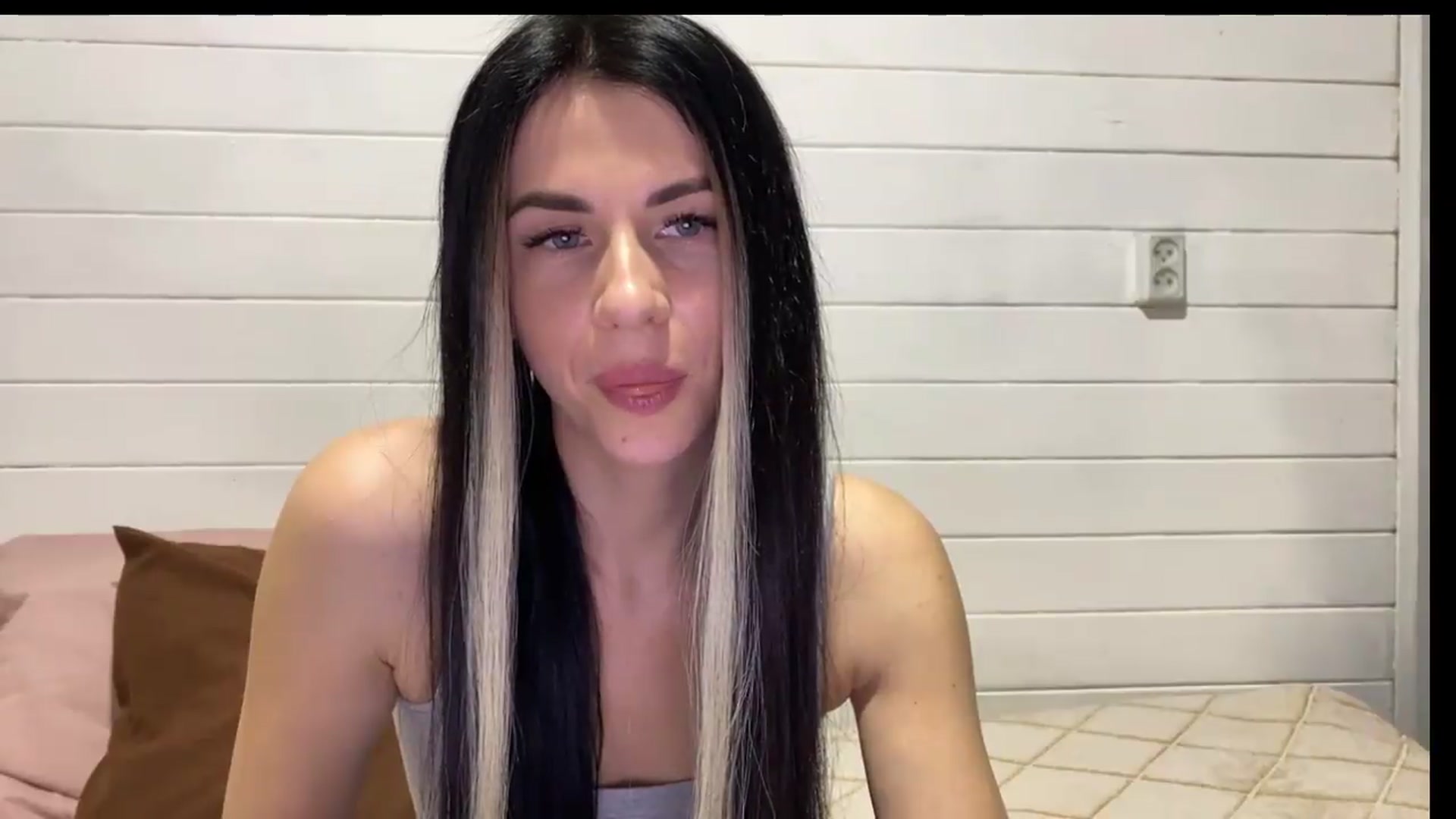 Gallery image thumbnail from Sweet_monic's myfreecams stream on, 05/30/2026, 17:38 image 3 of 20