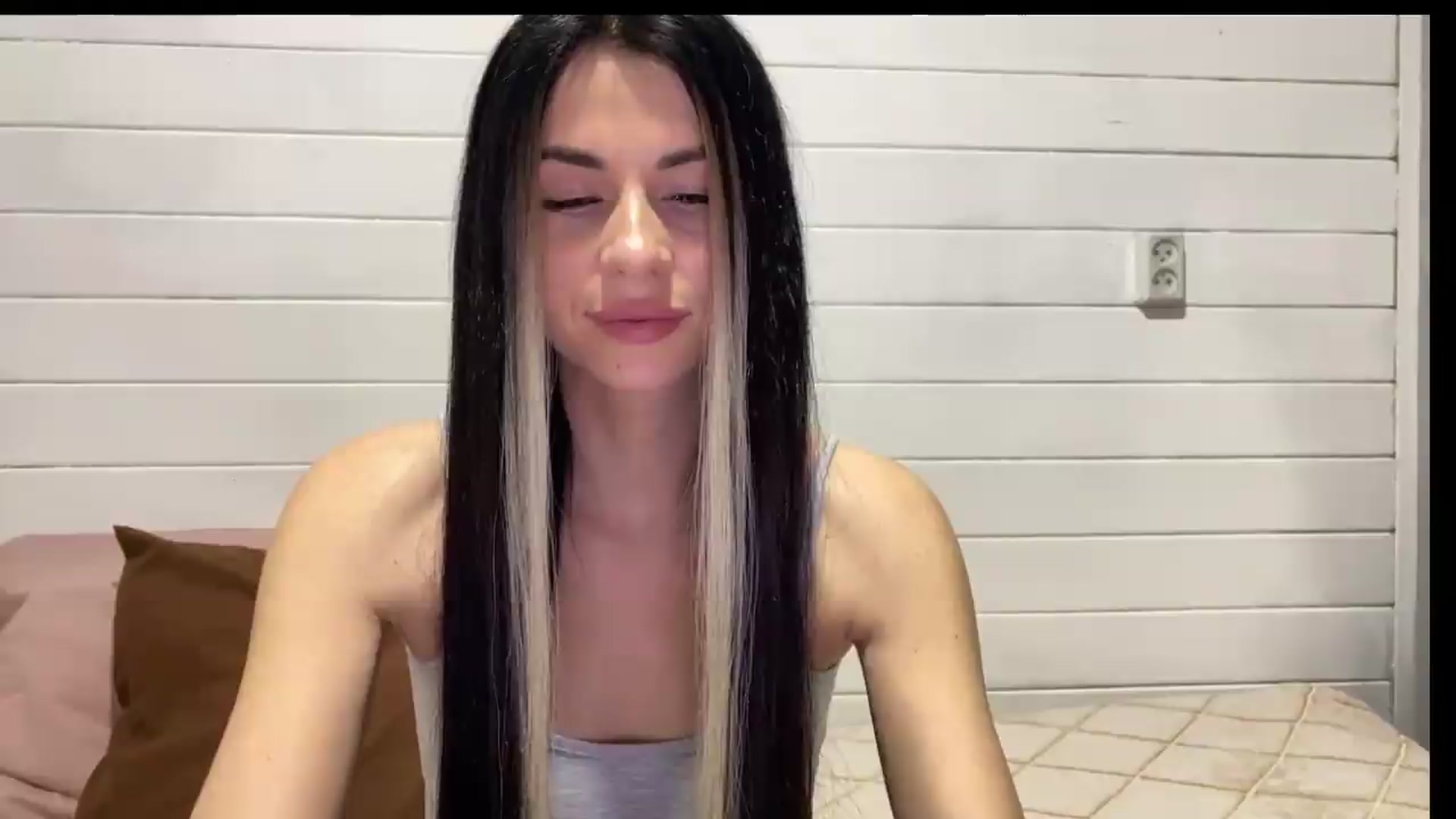 Gallery image thumbnail from Sweet_monic's myfreecams stream on, 05/30/2026, 17:38 image 1 of 20