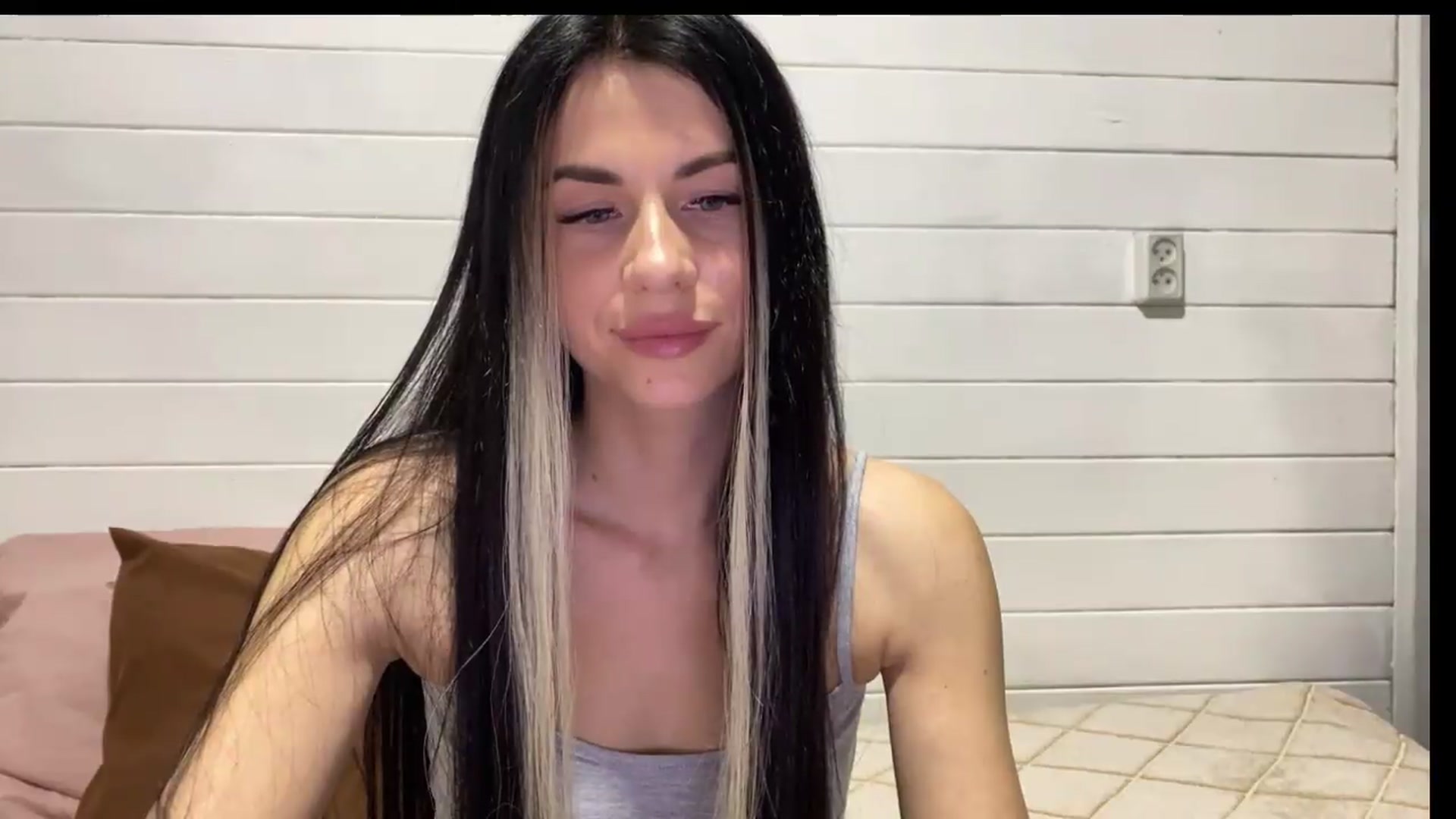 Gallery image thumbnail from Sweet_monic's myfreecams stream on, 05/30/2026, 17:38 image 12 of 20