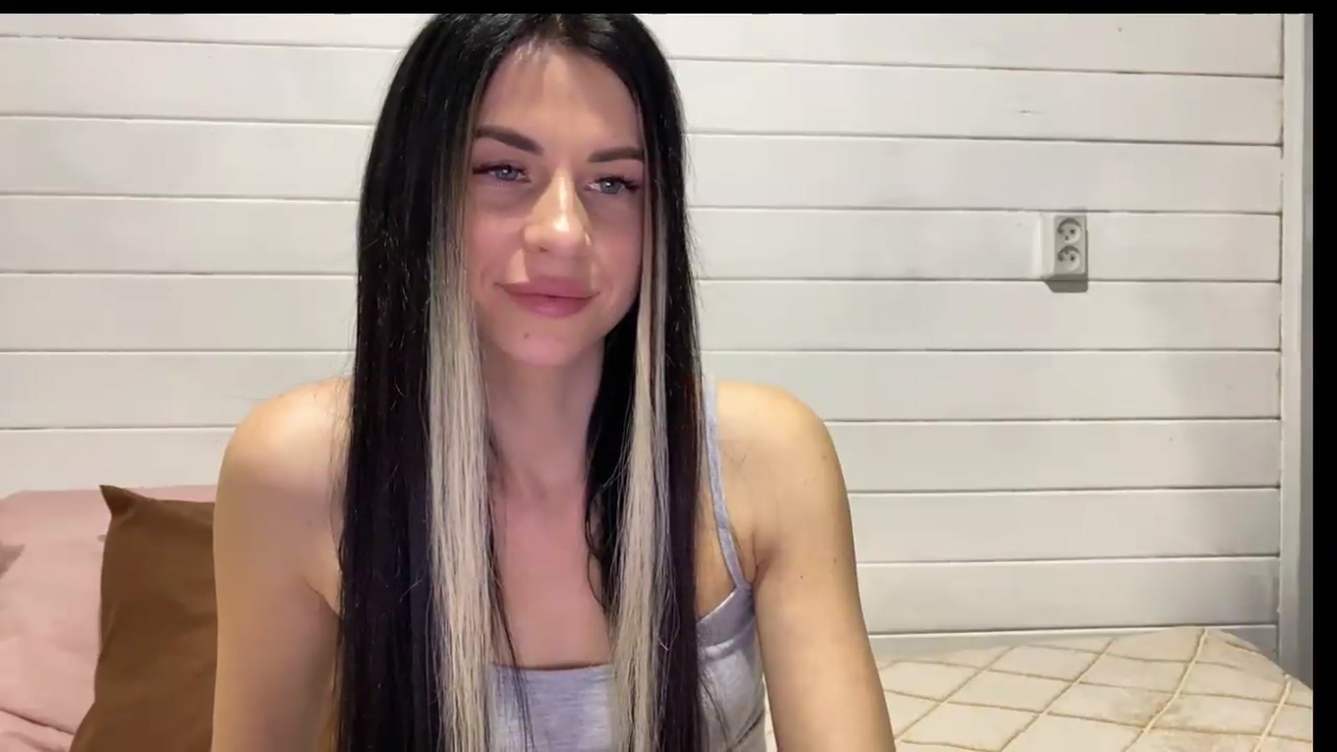 Gallery image thumbnail from Sweet_monic's myfreecams stream on, 05/30/2026, 17:38 image 15 of 20
