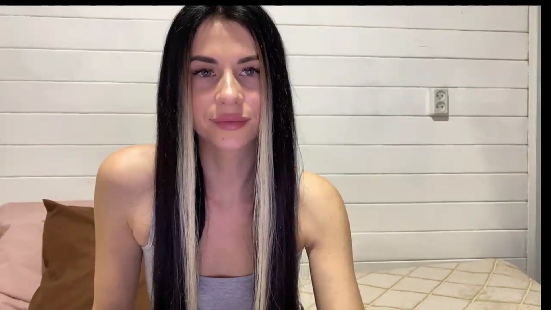Gallery image thumbnail from Sweet_monic's myfreecams stream on, 05/30/2026, 17:38 image 4 of 20