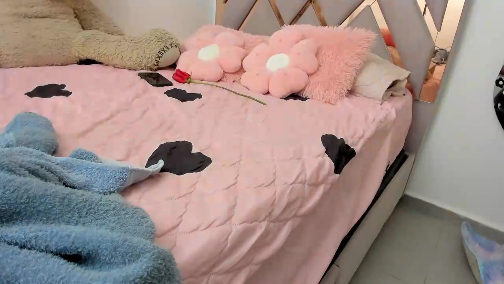 Gallery image thumbnail from Sweetangie36's myfreecams stream on, 08/04/2026, 05:27 image 3 of 20