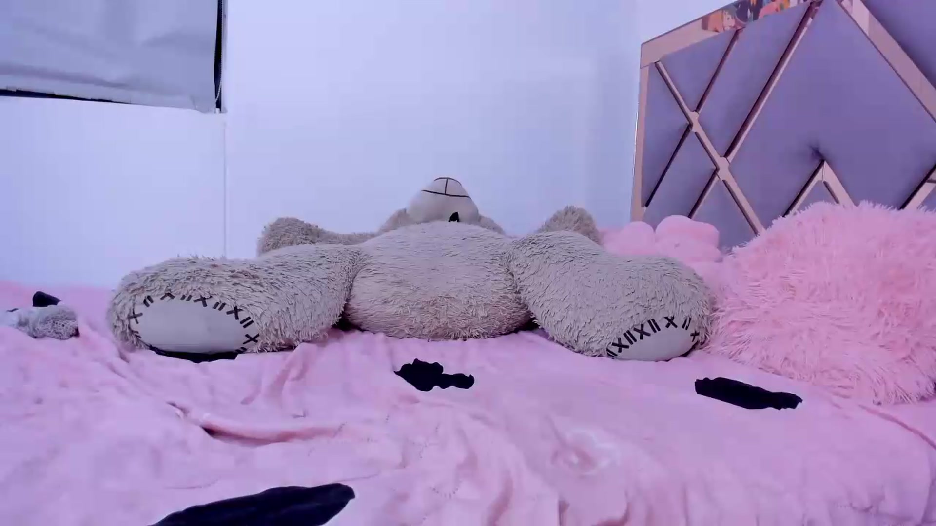 Gallery image thumbnail from Sweetangie36's myfreecams stream on, 08/25/2026, 06:33 image 10 of 20