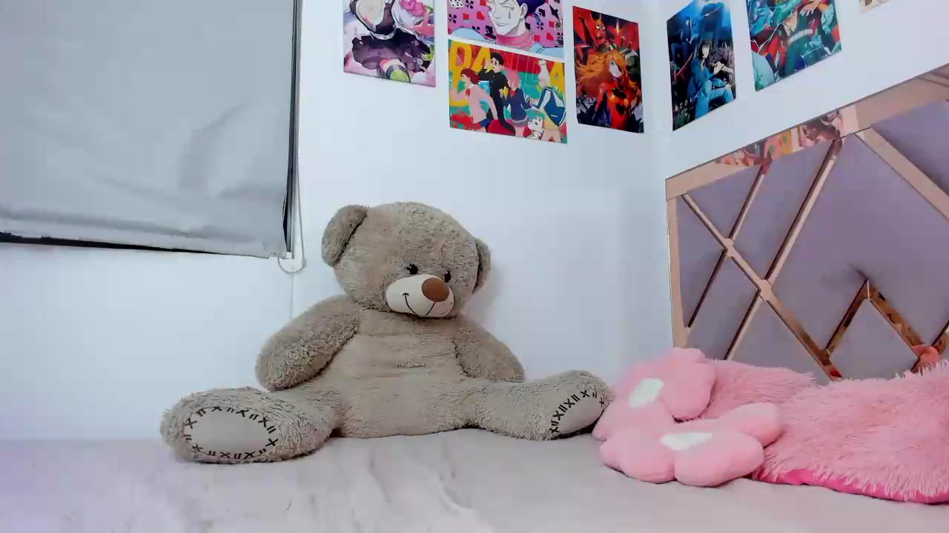 Gallery image thumbnail from Sweetangie36's myfreecams stream on, 09/08/2026, 05:17 image 17 of 20