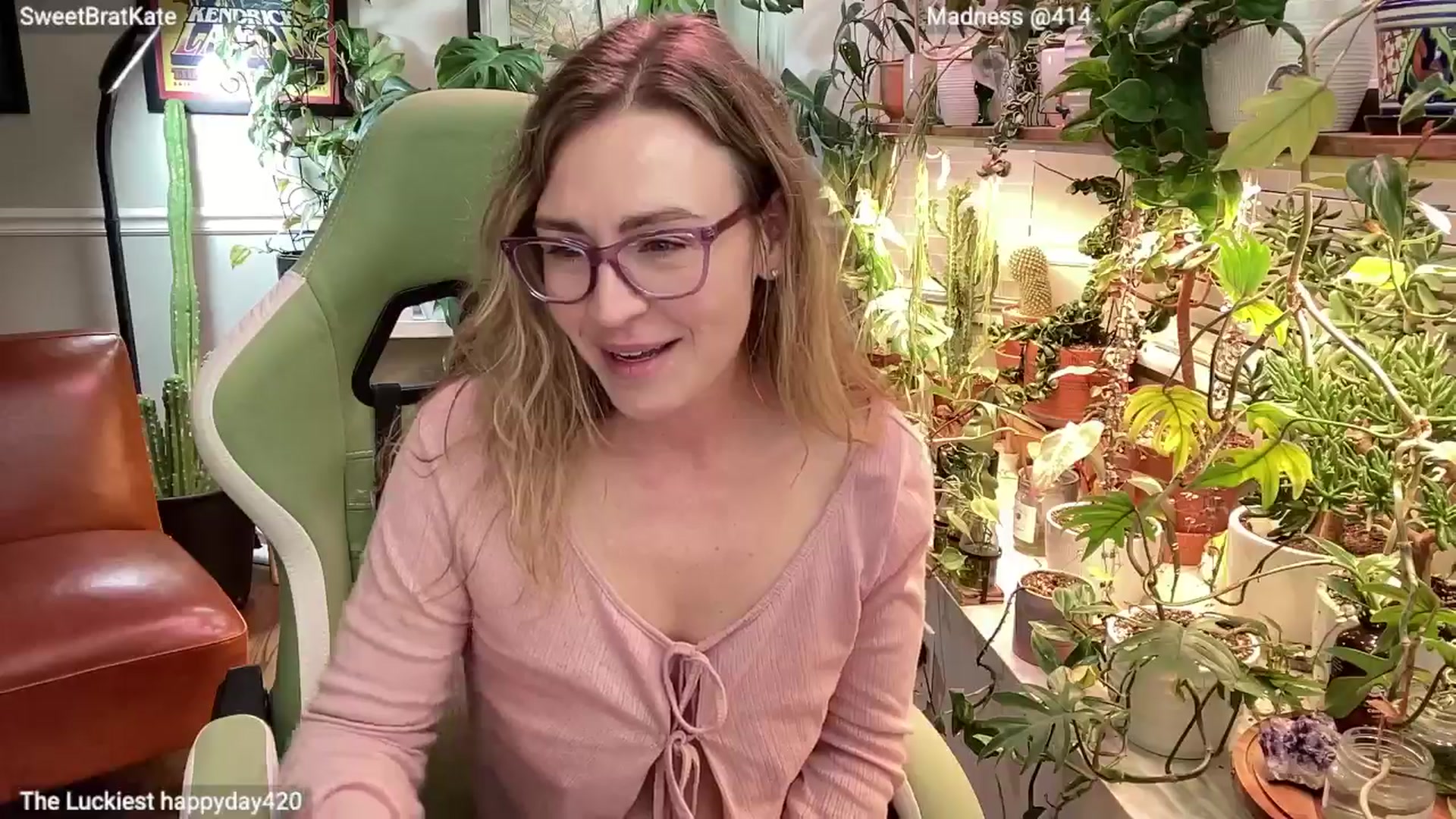 Gallery image thumbnail from SweetbratKate's myfreecams stream on, 03/31/2025, 04:33 image 18 of 20