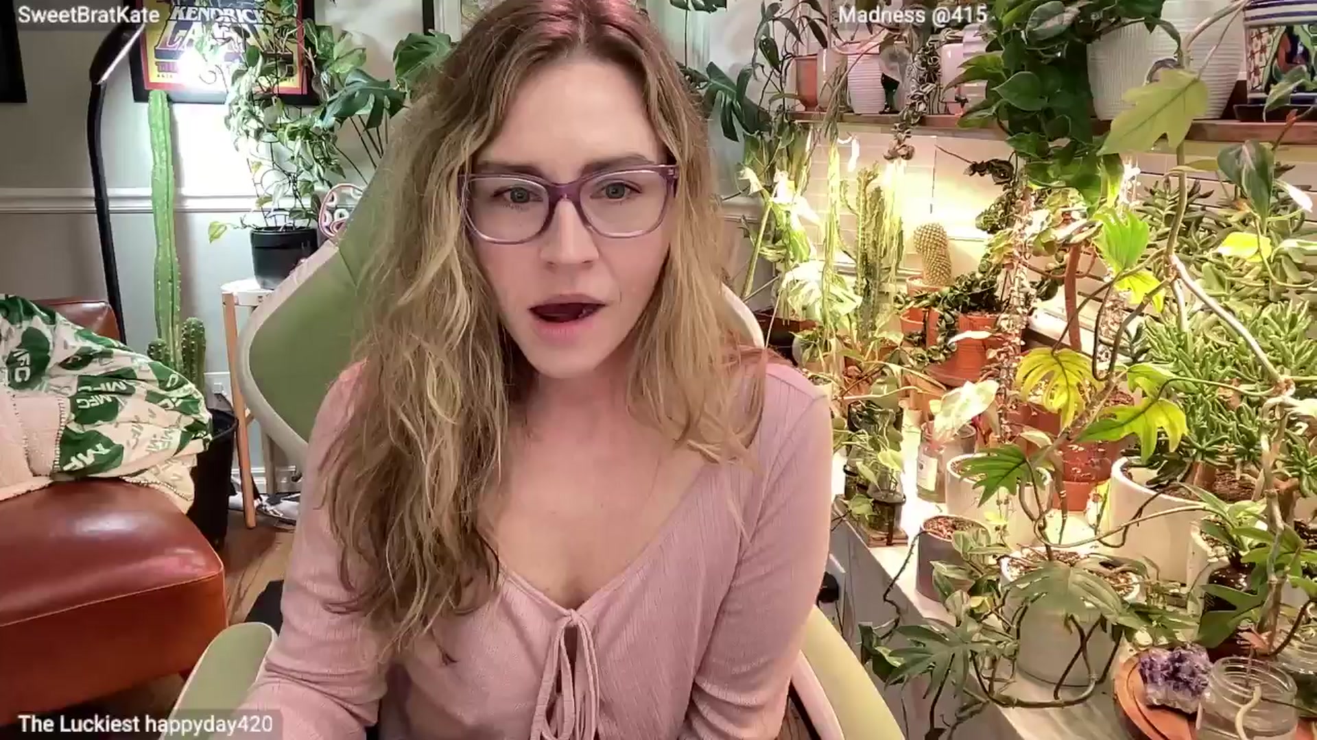 Gallery image thumbnail from SweetbratKate's myfreecams stream on, 03/31/2025, 04:33 image 12 of 20