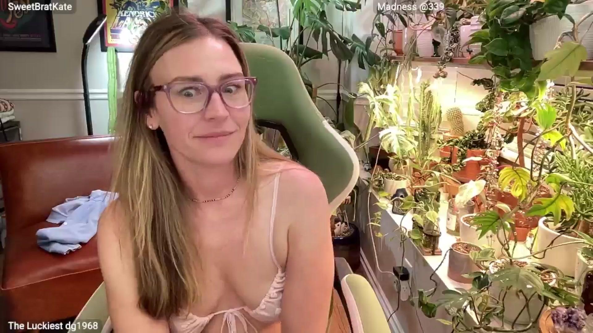 Gallery image thumbnail from SweetbratKate's myfreecams stream on, 04/01/2025, 04:55 image 15 of 20