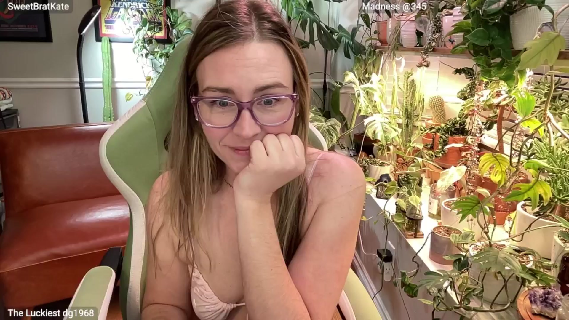 Gallery image thumbnail from SweetbratKate's myfreecams stream on, 04/01/2025, 04:55 image 5 of 20
