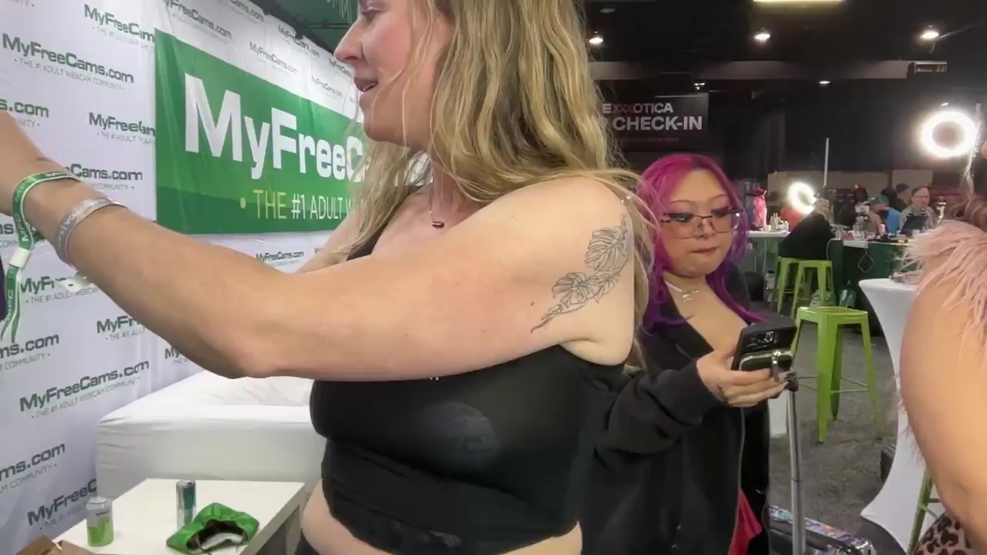 Gallery image thumbnail from SweetbratKate's myfreecams stream on, 04/13/2025, 02:21 image 15 of 20