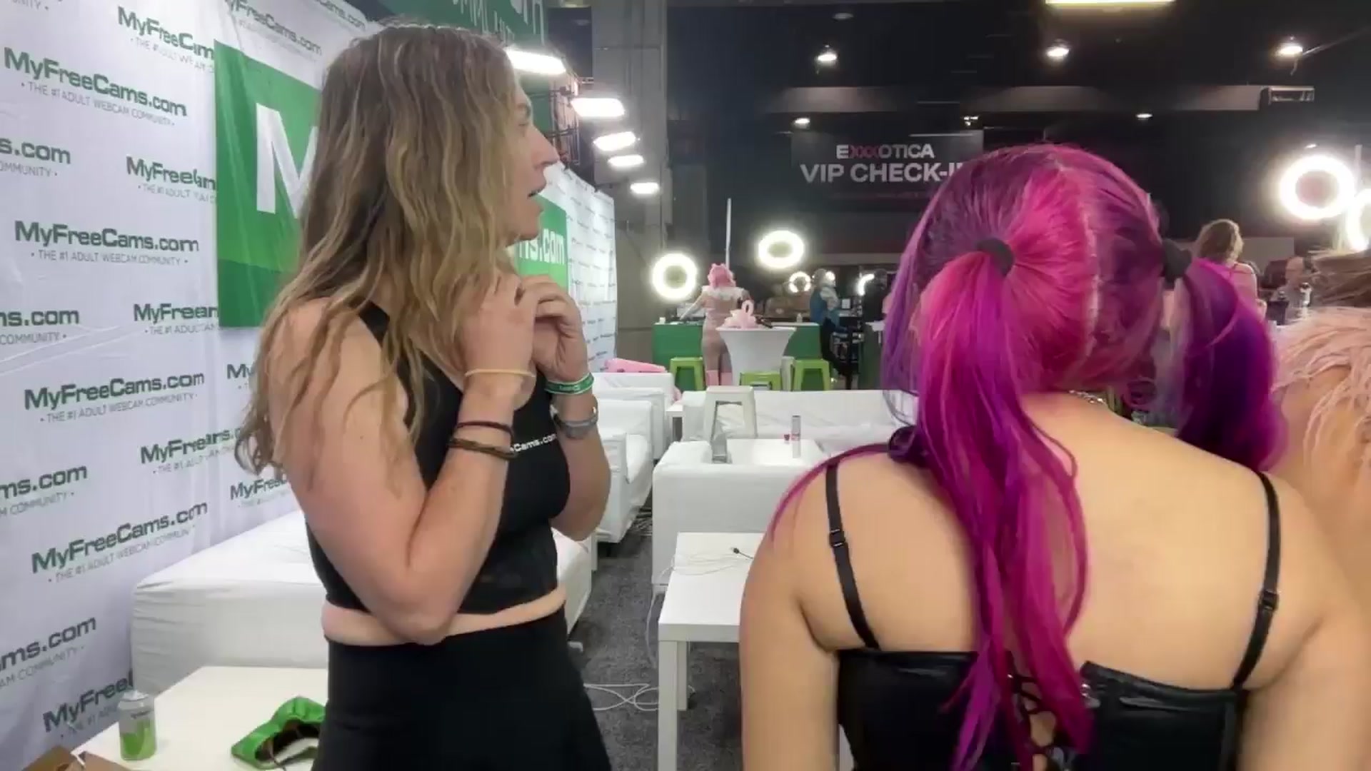 Gallery image thumbnail from SweetbratKate's myfreecams stream on, 04/13/2025, 02:21 image 9 of 20