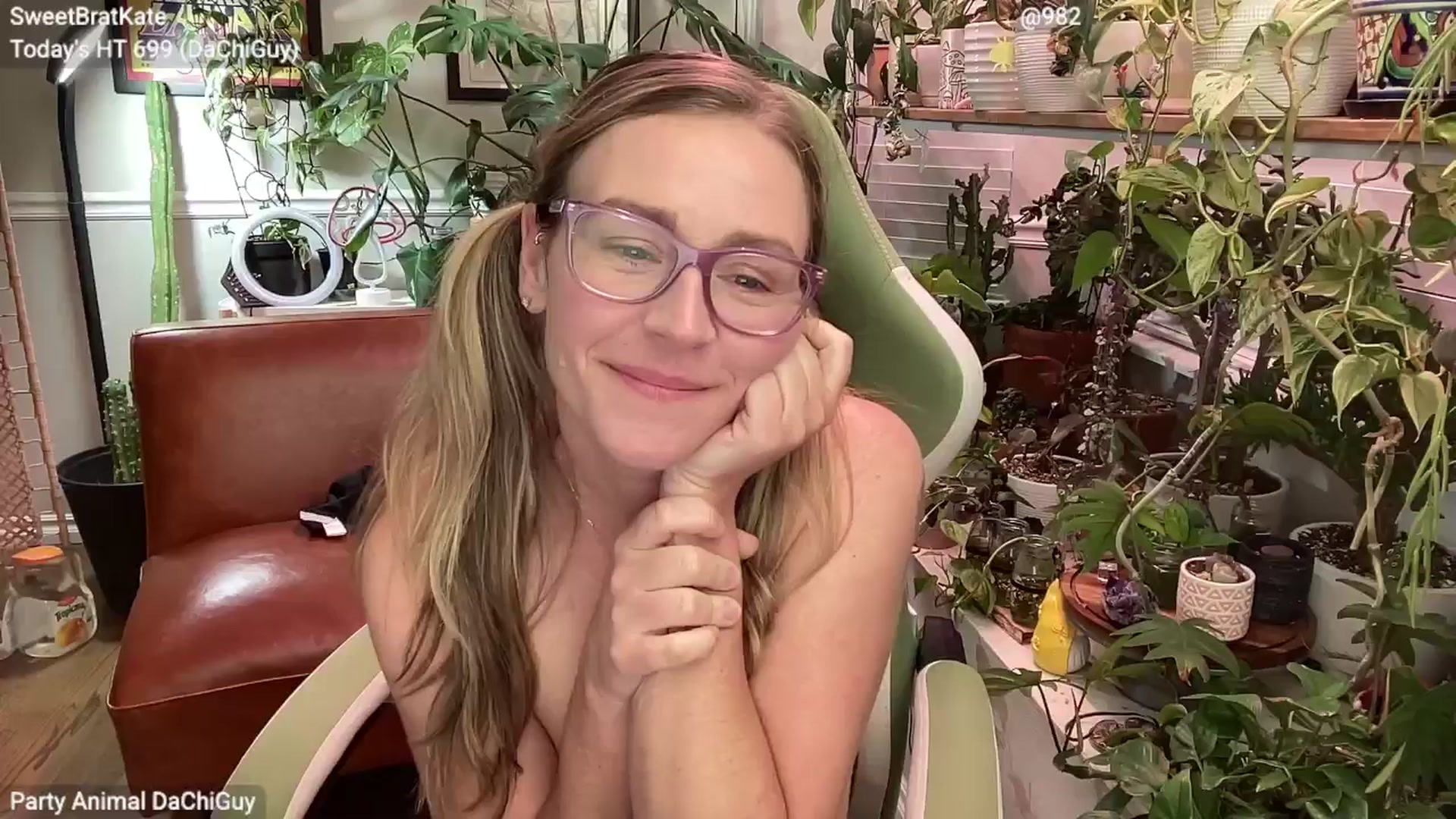 Gallery image thumbnail from SweetbratKate's myfreecams stream on, 05/16/2025, 06:25 image 8 of 20