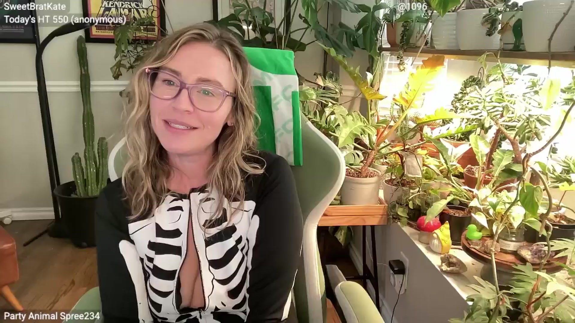 Gallery image thumbnail from SweetbratKate's myfreecams stream on, 10/18/2025, 20:12 image 4 of 20