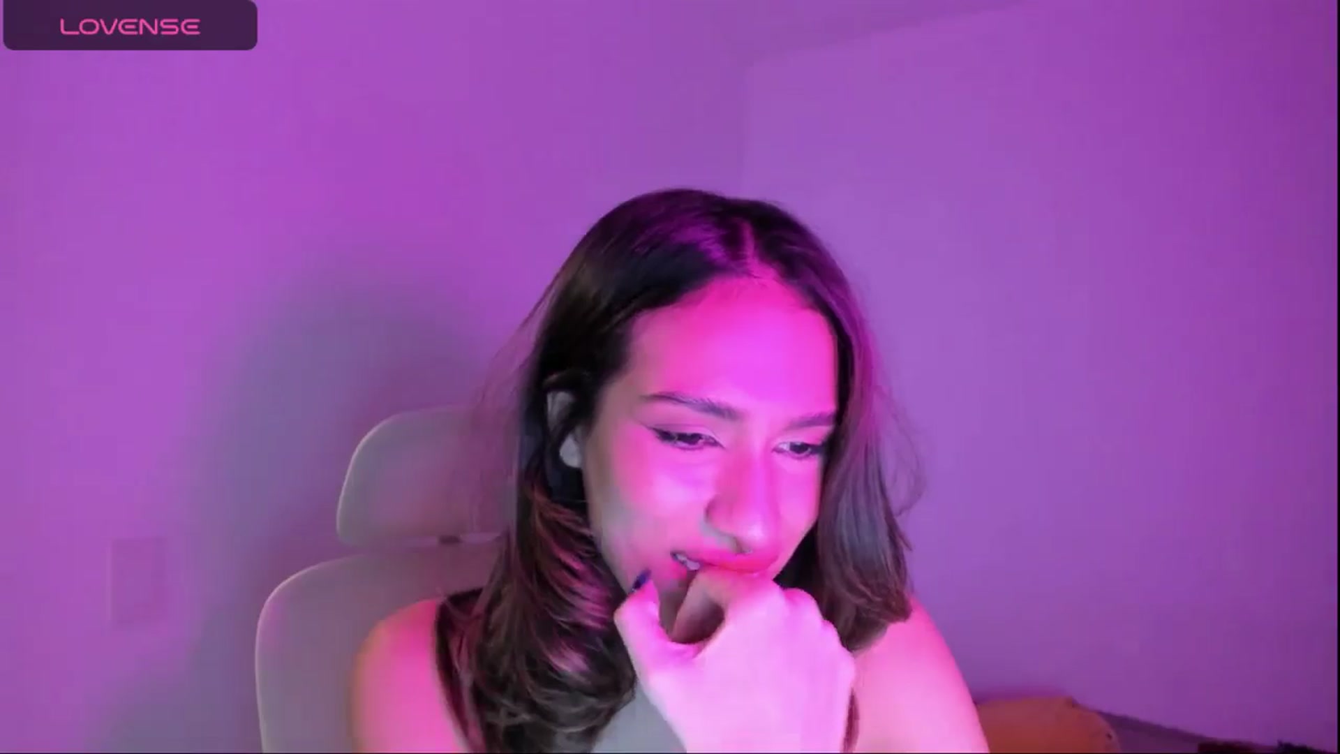 Gallery image thumbnail from Sweetbubble's myfreecams stream on, 11/25/2024, 09:38 image 12 of 20