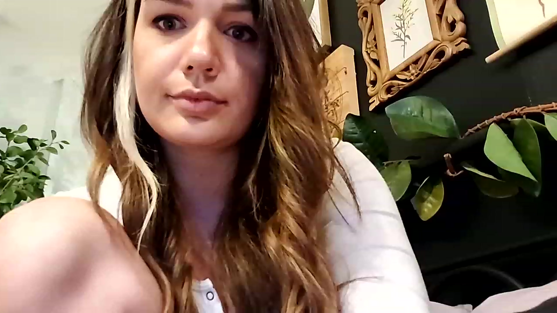 Gallery image thumbnail from Sweetdaintyme's myfreecams stream on, 12/15/2022, 01:16 image 14 of 20