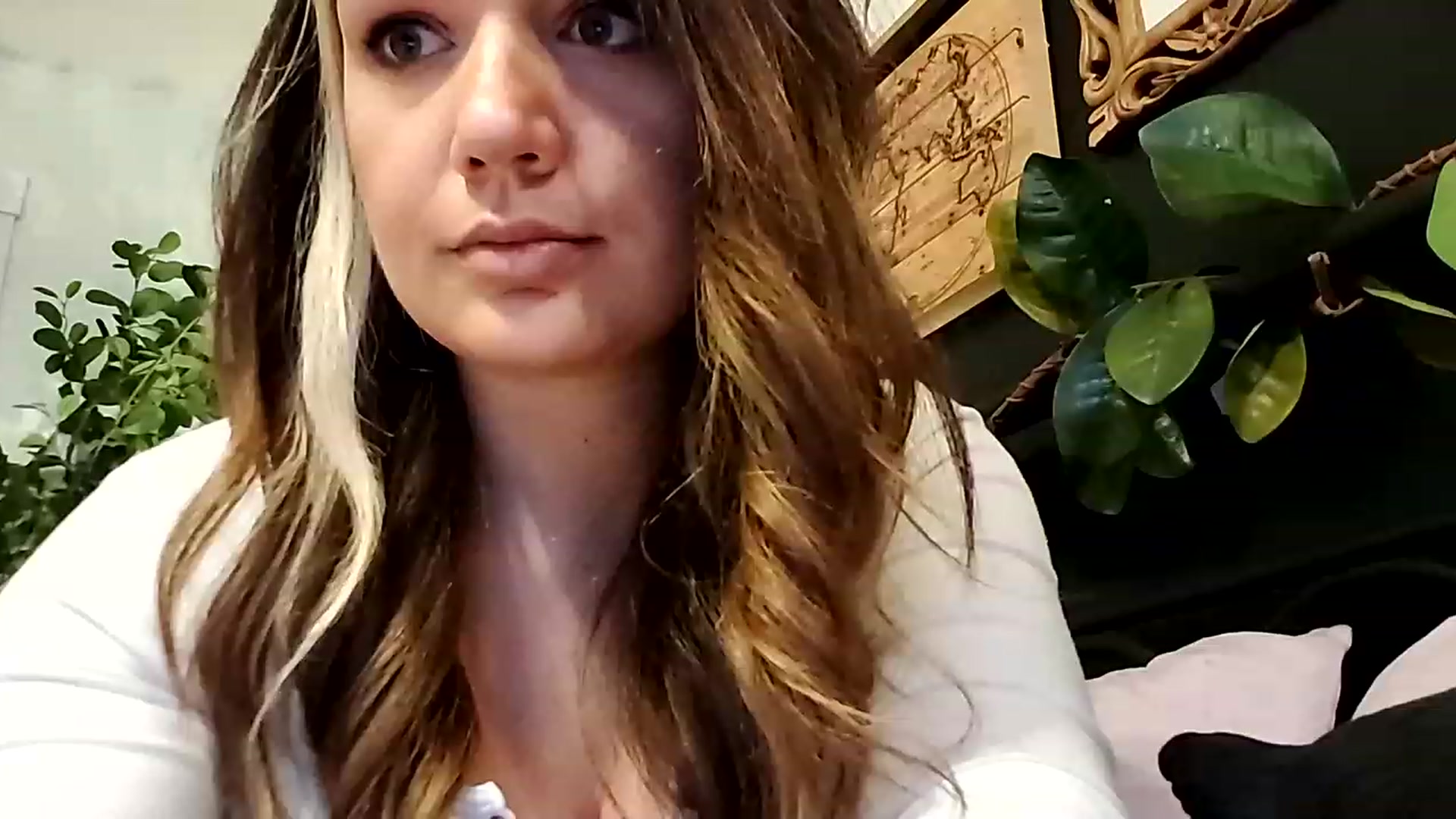 Gallery image thumbnail from Sweetdaintyme's myfreecams stream on, 12/15/2022, 01:16 image 8 of 20