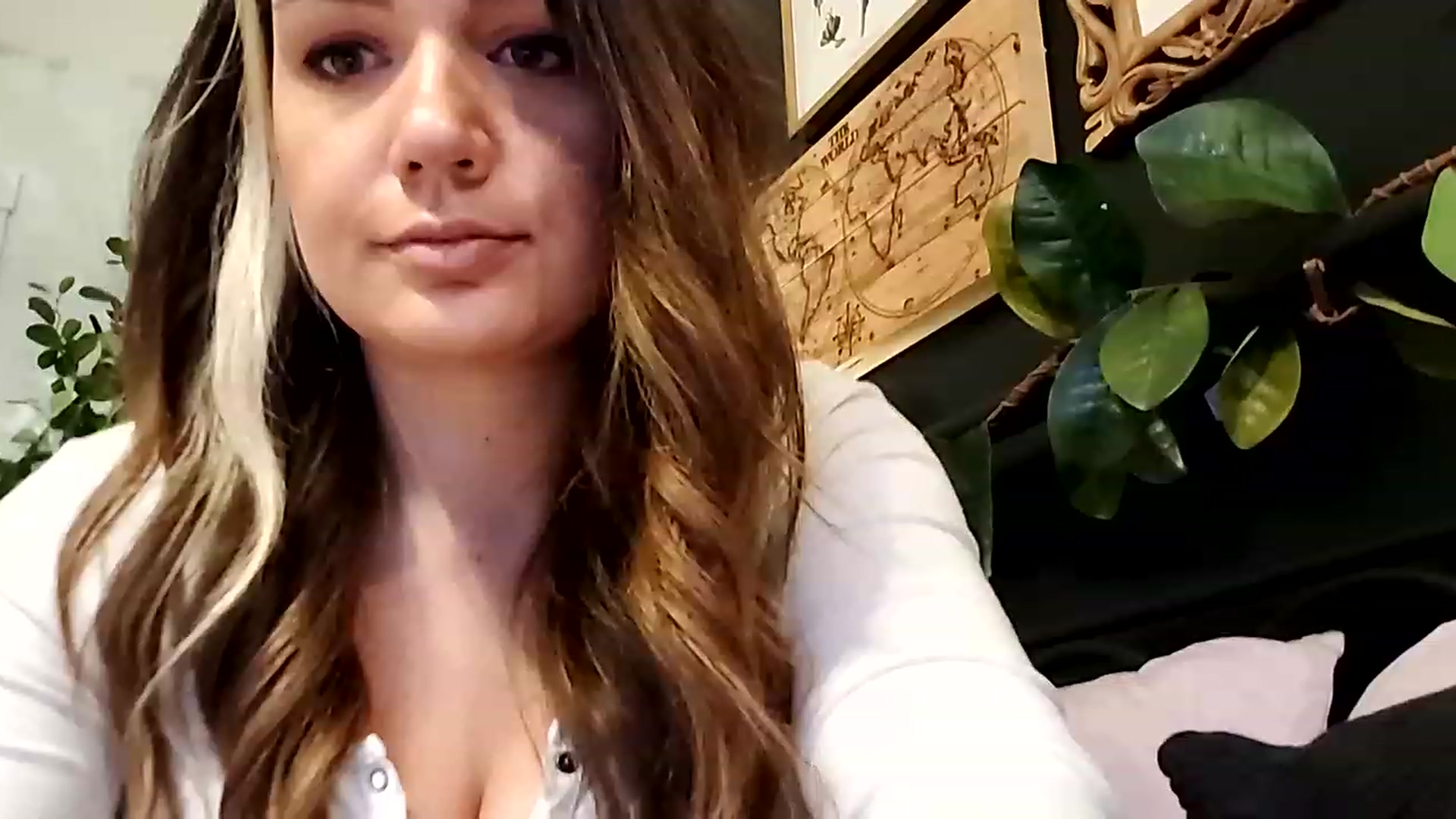 Gallery image thumbnail from Sweetdaintyme's myfreecams stream on, 12/15/2022, 01:16 image 7 of 20