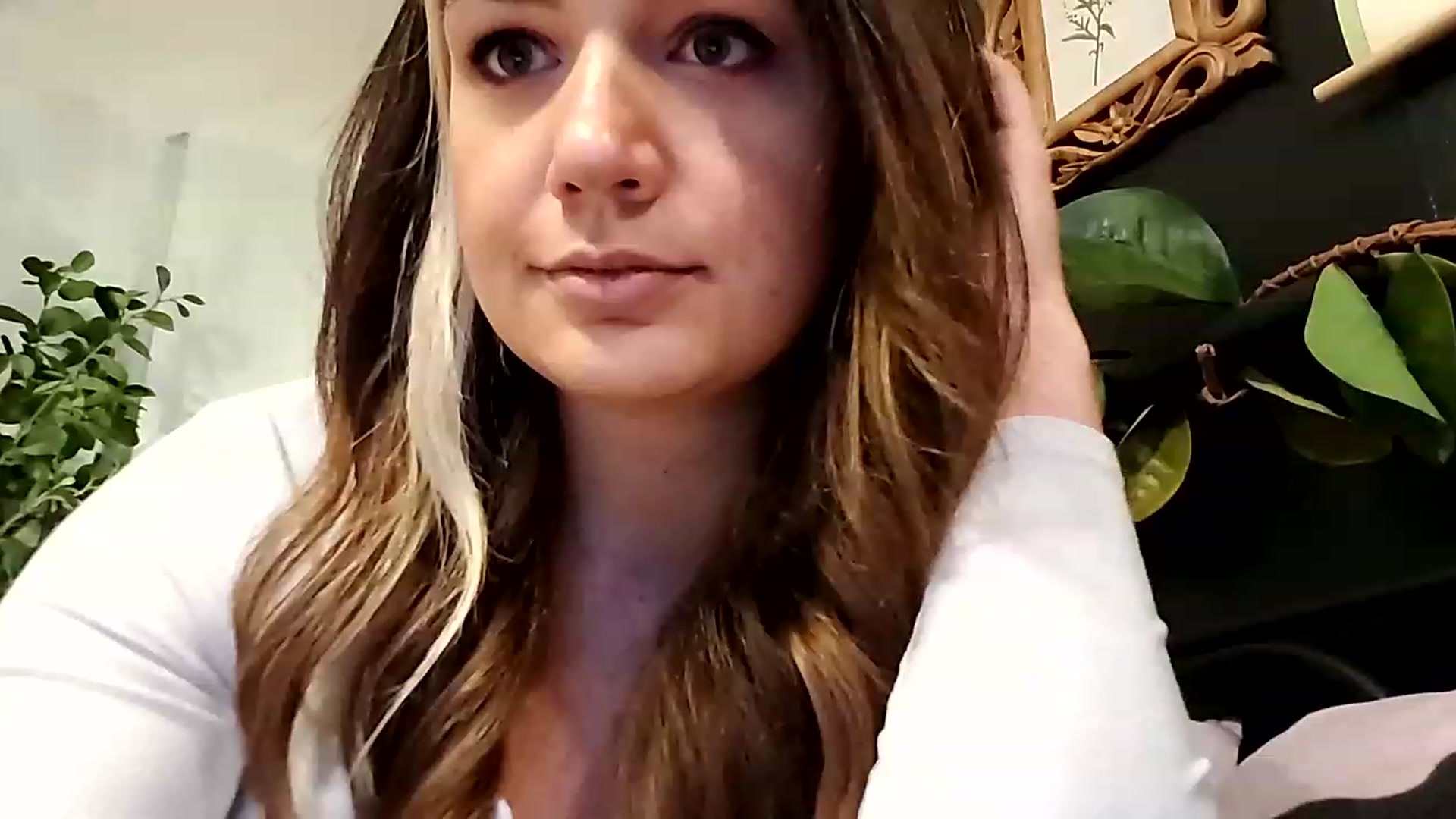 Gallery image thumbnail from Sweetdaintyme's myfreecams stream on, 12/15/2022, 01:16 image 15 of 20